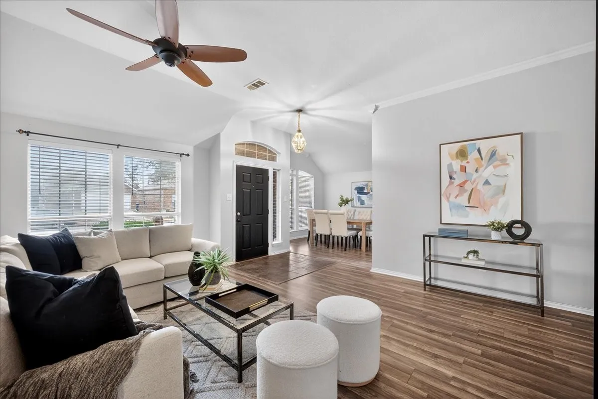 Single Family Residence For Sale in Collin County , 11758 Corsicana Drive, Frisco, Texas 75035, 3 Bedroom, 2 Bathroom, 2 Garage spaces, 1,990 Sqft, built in 2004, mls#21272561, Real Estate Agent in Frisco, Homes For Sale in Collin county, Homes For Sale in Frisco, Realtor in Frisco Texas, Real Estate Brokerage Independent Realty Texas, Luminita Cordes Realtor
