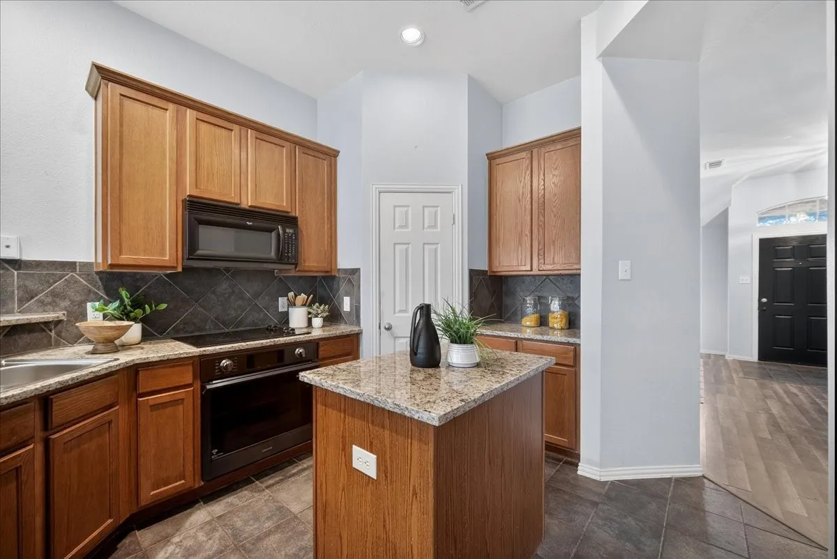 Single Family Residence For Sale in Collin County , 11758 Corsicana Drive, Frisco, Texas 75035, 3 Bedroom, 2 Bathroom, 2 Garage spaces, 1,990 Sqft, built in 2004, mls#21272561, Real Estate Agent in Frisco, Homes For Sale in Collin county, Homes For Sale in Frisco, Realtor in Frisco Texas, Real Estate Brokerage Independent Realty Texas, Luminita Cordes Realtor
