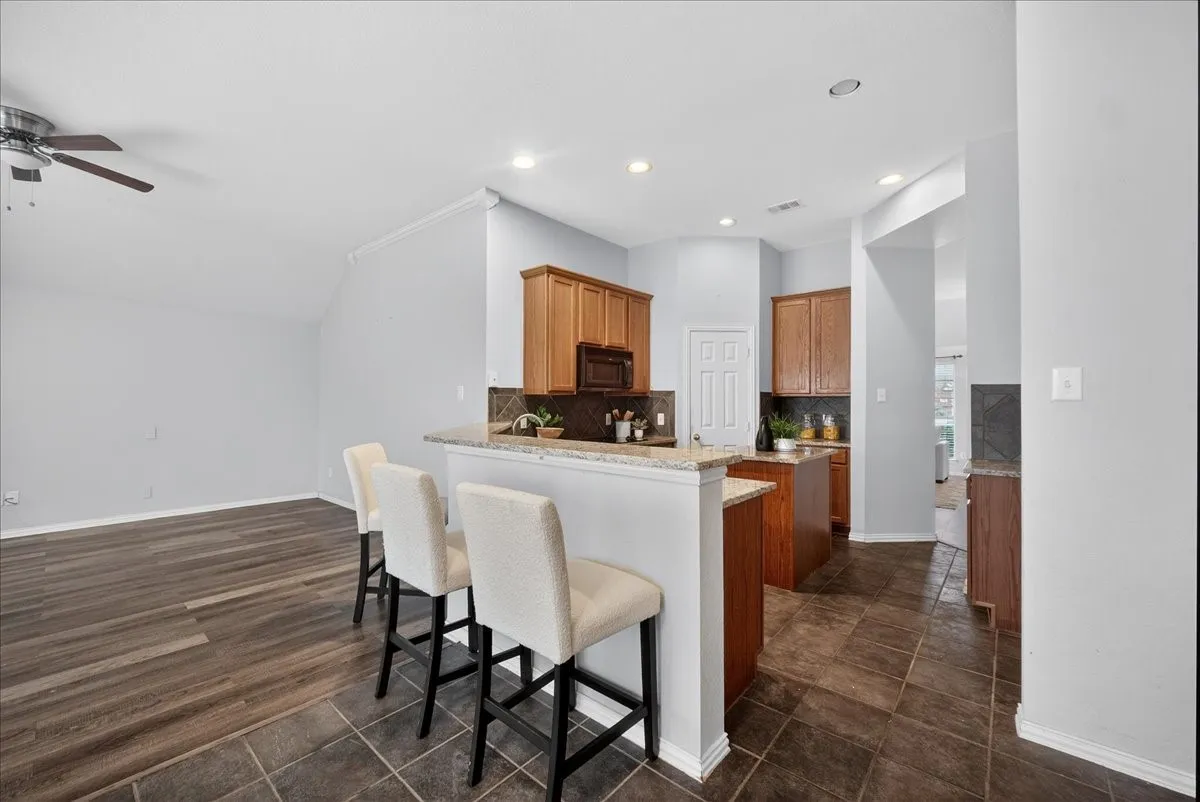 Single Family Residence For Sale in Collin County , 11758 Corsicana Drive, Frisco, Texas 75035, 3 Bedroom, 2 Bathroom, 2 Garage spaces, 1,990 Sqft, built in 2004, mls#21272561, Real Estate Agent in Frisco, Homes For Sale in Collin county, Homes For Sale in Frisco, Realtor in Frisco Texas, Real Estate Brokerage Independent Realty Texas, Luminita Cordes Realtor