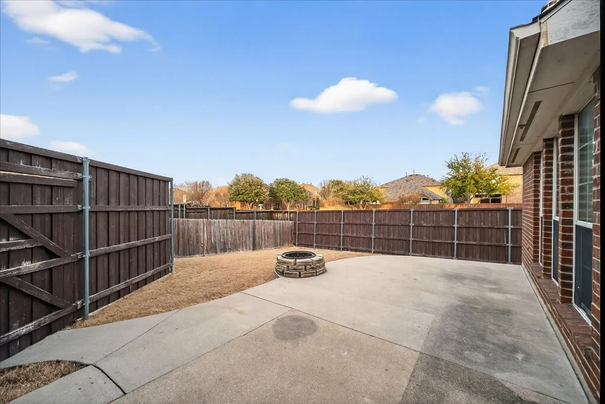Single Family Residence For Sale in Collin County , 11758 Corsicana Drive, Frisco, Texas 75035, 3 Bedroom, 2 Bathroom, 2 Garage spaces, 1,990 Sqft, built in 2004, mls#21272561, Real Estate Agent in Frisco, Homes For Sale in Collin county, Homes For Sale in Frisco, Realtor in Frisco Texas, Real Estate Brokerage Independent Realty Texas, Luminita Cordes Realtor