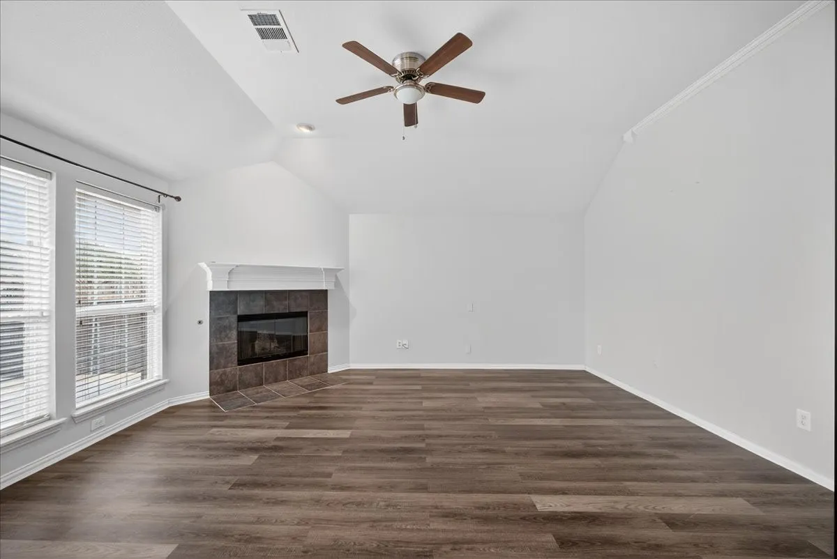 Single Family Residence For Sale in Collin County , 11758 Corsicana Drive, Frisco, Texas 75035, 3 Bedroom, 2 Bathroom, 2 Garage spaces, 1,990 Sqft, built in 2004, mls#21272561, Real Estate Agent in Frisco, Homes For Sale in Collin county, Homes For Sale in Frisco, Realtor in Frisco Texas, Real Estate Brokerage Independent Realty Texas, Luminita Cordes Realtor