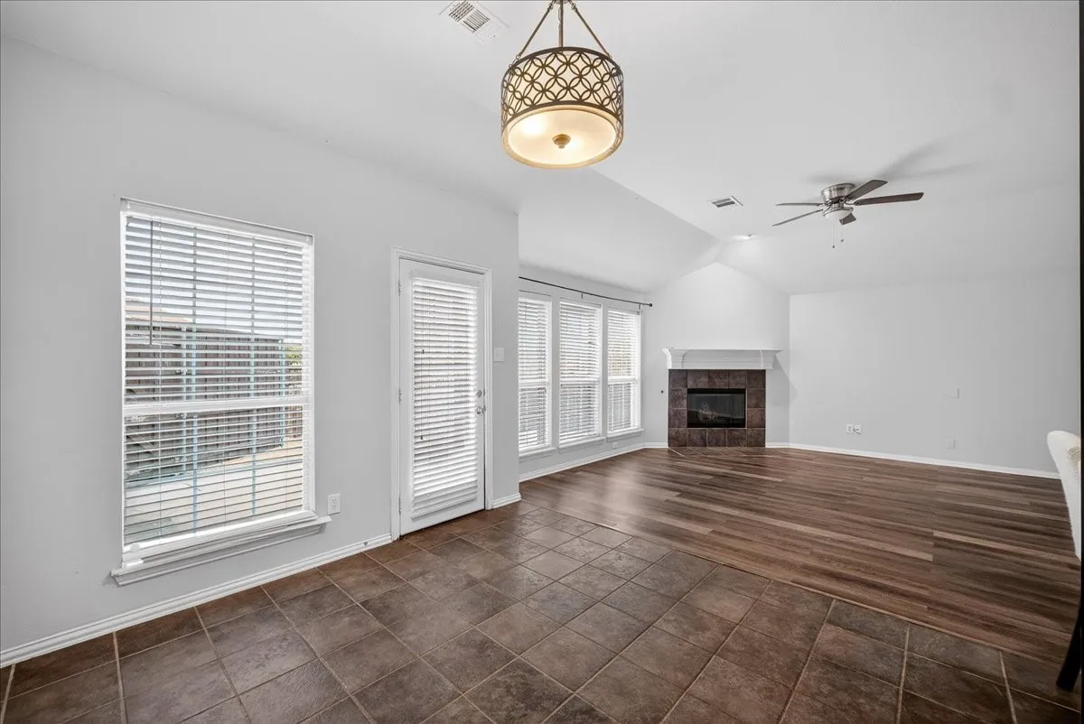 Single Family Residence For Sale in Collin County , 11758 Corsicana Drive, Frisco, Texas 75035, 3 Bedroom, 2 Bathroom, 2 Garage spaces, 1,990 Sqft, built in 2004, mls#21272561, Real Estate Agent in Frisco, Homes For Sale in Collin county, Homes For Sale in Frisco, Realtor in Frisco Texas, Real Estate Brokerage Independent Realty Texas, Luminita Cordes Realtor