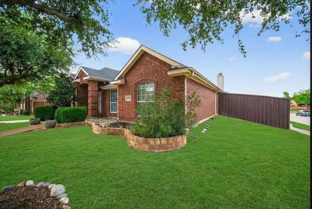 Single Family Residence For Sale in Collin County , 11758 Corsicana Drive, Frisco, Texas 75035, 3 Bedroom, 2 Bathroom, 2 Garage spaces, 1,990 Sqft, built in 2004, mls#21272561, Real Estate Agent in Frisco, Homes For Sale in Collin county, Homes For Sale in Frisco, Realtor in Frisco Texas, Real Estate Brokerage Independent Realty Texas, Luminita Cordes Realtor