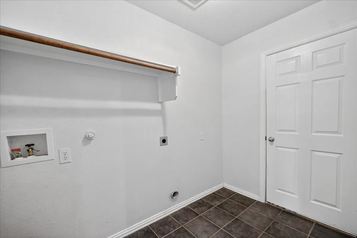 Single Family Residence For Sale in Collin County , 11758 Corsicana Drive, Frisco, Texas 75035, 3 Bedroom, 2 Bathroom, 2 Garage spaces, 1,990 Sqft, built in 2004, mls#21272561, Real Estate Agent in Frisco, Homes For Sale in Collin county, Homes For Sale in Frisco, Realtor in Frisco Texas, Real Estate Brokerage Independent Realty Texas, Luminita Cordes Realtor