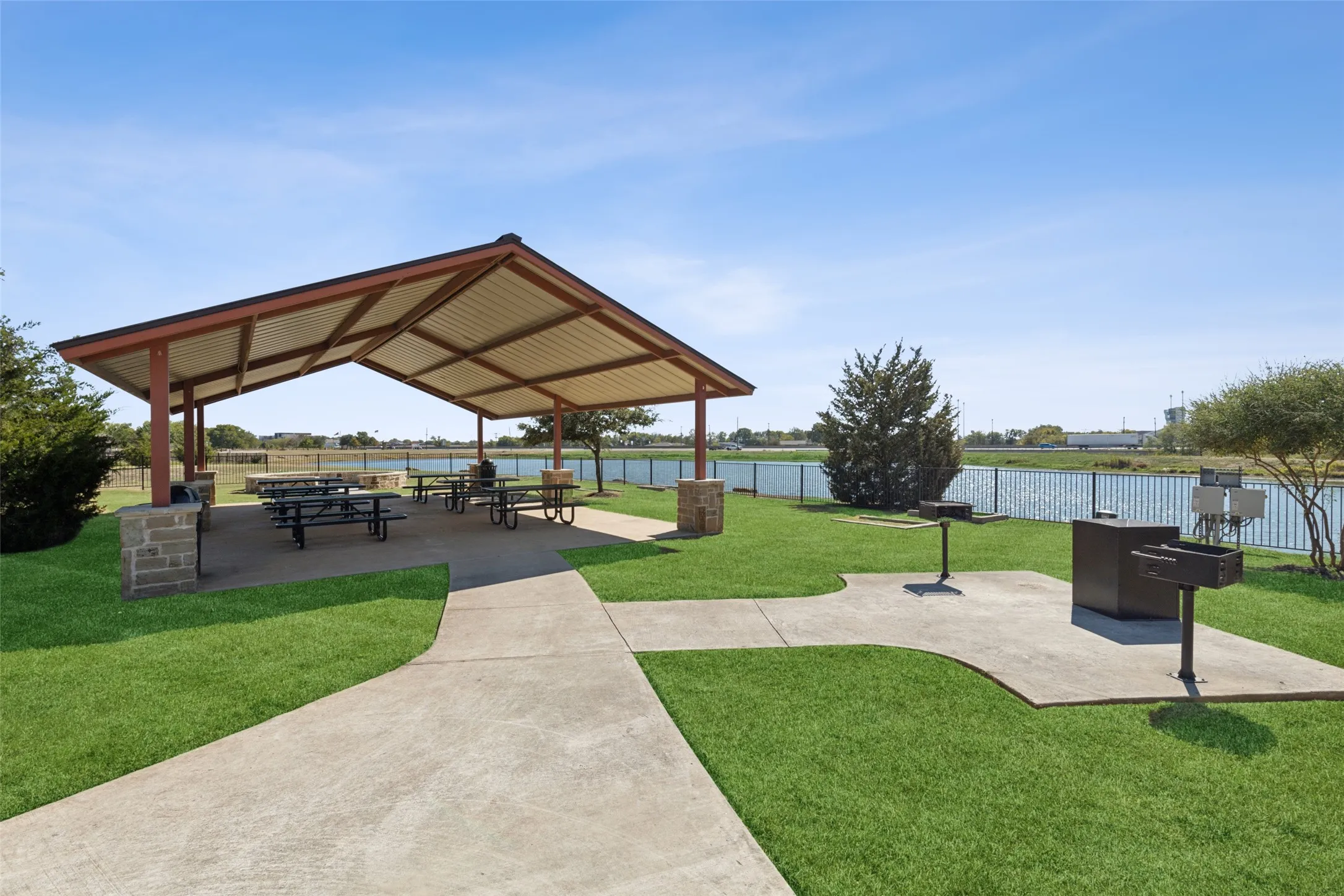 Single Family Residence For Sale in Hunt County , 2134 Berrywood Drive, Royse City, Texas 75189, 4 Bedroom, 3 Bathroom, 2 Garage spaces, 2,097 Sqft, built in 2022, mls#21267868, Real Estate Agent in Royse City, Homes For Sale in Hunt county, Homes For Sale in Royse City, Realtor in Royse City Texas, Real Estate Brokerage Independent Realty Texas, Luminita Cordes Realtor