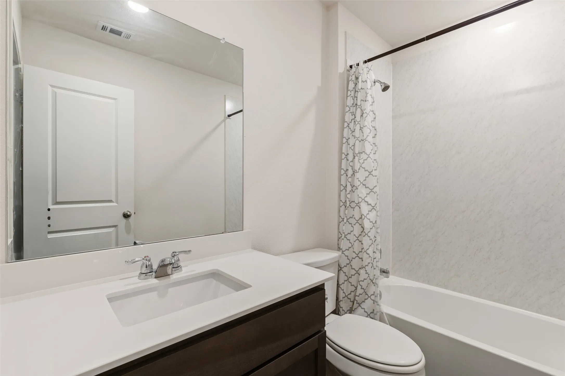 Single Family Residence For Sale in Hunt County , 2134 Berrywood Drive, Royse City, Texas 75189, 4 Bedroom, 3 Bathroom, 2 Garage spaces, 2,097 Sqft, built in 2022, mls#21267868, Real Estate Agent in Royse City, Homes For Sale in Hunt county, Homes For Sale in Royse City, Realtor in Royse City Texas, Real Estate Brokerage Independent Realty Texas, Luminita Cordes Realtor