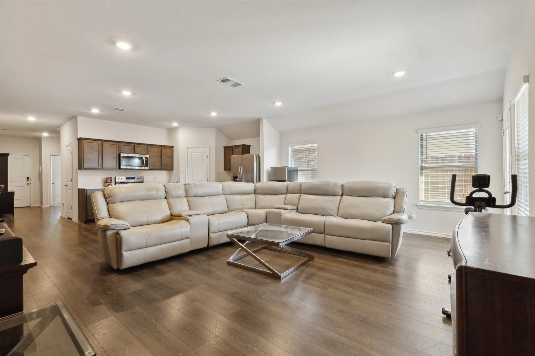 Single Family Residence For Sale in Hunt County , 2134 Berrywood Drive, Royse City, Texas 75189, 4 Bedroom, 3 Bathroom, 2 Garage spaces, 2,097 Sqft, built in 2022, mls#21267868, Real Estate Agent in Royse City, Homes For Sale in Hunt county, Homes For Sale in Royse City, Realtor in Royse City Texas, Real Estate Brokerage Independent Realty Texas, Luminita Cordes Realtor
