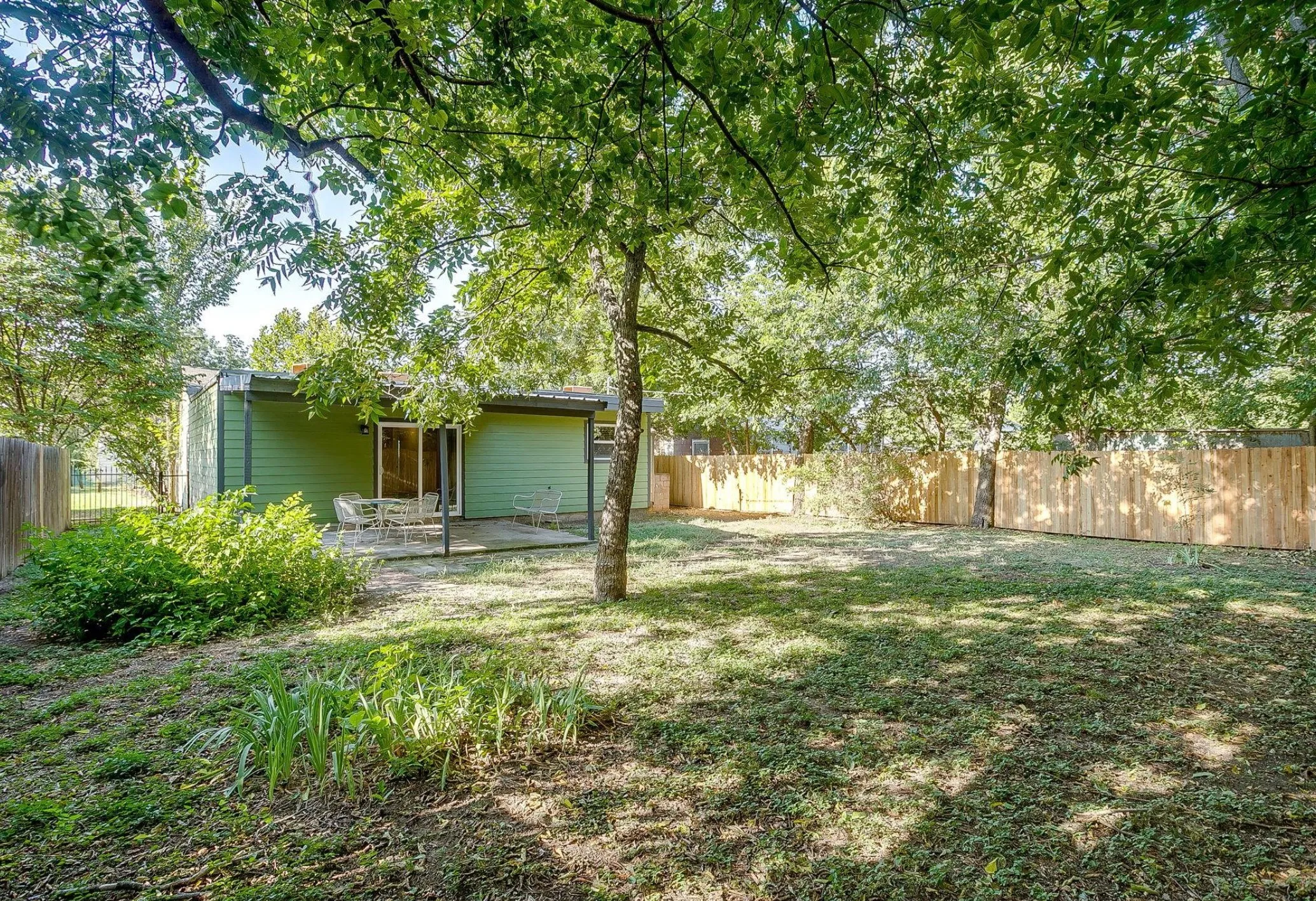 Single Family Residence For Sale in Tarrant County , 7412 Ewing Avenue, Fort Worth, Texas 76116, 3 Bedroom, 2 Bathroom, 1 Garage spaces, 1,413 Sqft, built in 1948, mls#21272596, Real Estate Agent in Fort Worth, Homes For Sale in Tarrant county, Homes For Sale in Fort Worth, Realtor in Fort Worth Texas, Real Estate Brokerage Independent Realty Texas, Luminita Cordes Realtor
