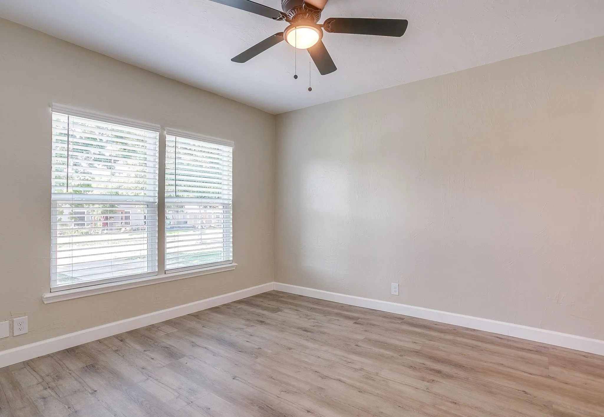 Single Family Residence For Sale in Tarrant County , 7412 Ewing Avenue, Fort Worth, Texas 76116, 3 Bedroom, 2 Bathroom, 1 Garage spaces, 1,413 Sqft, built in 1948, mls#21272596, Real Estate Agent in Fort Worth, Homes For Sale in Tarrant county, Homes For Sale in Fort Worth, Realtor in Fort Worth Texas, Real Estate Brokerage Independent Realty Texas, Luminita Cordes Realtor