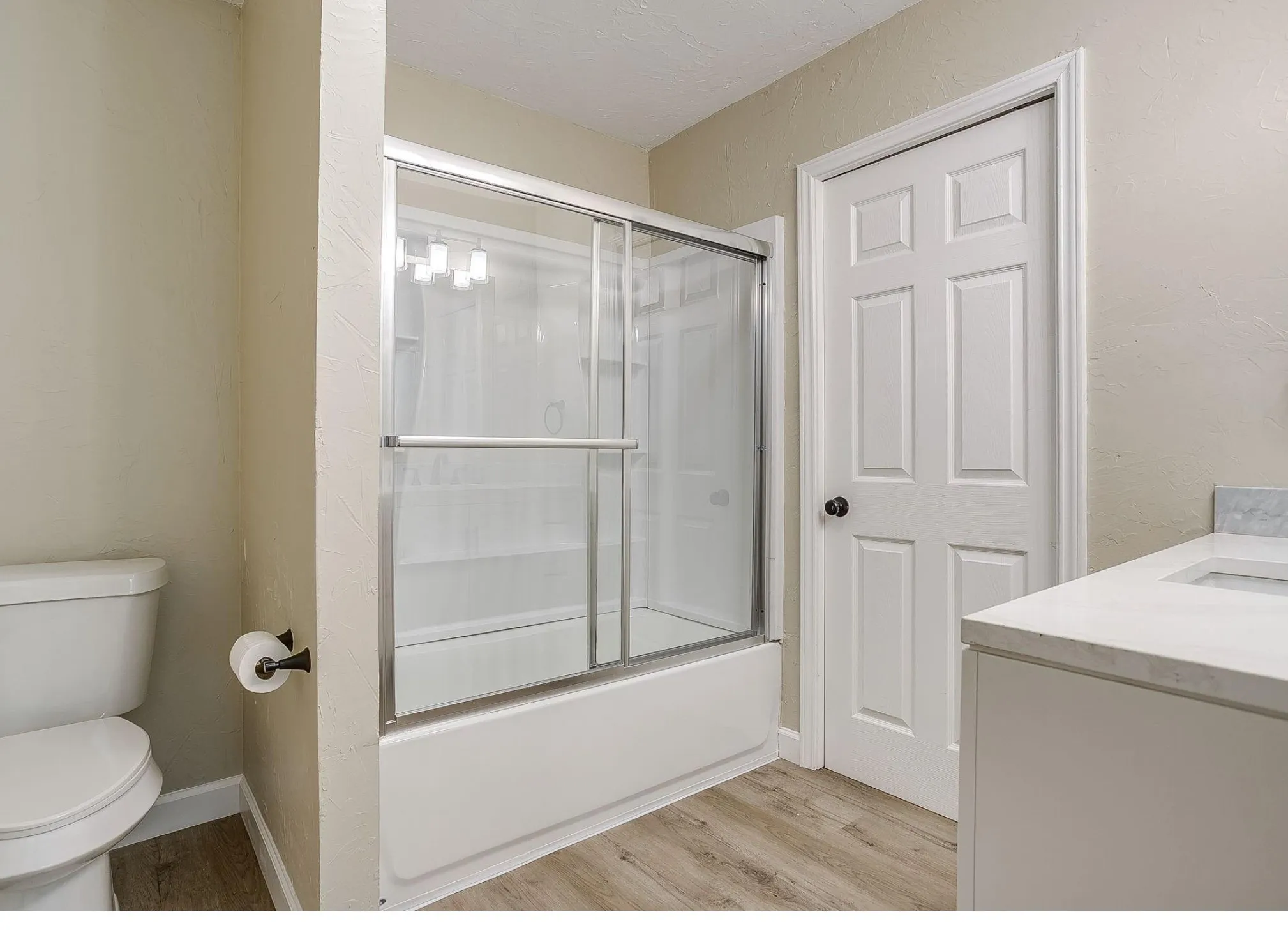 Single Family Residence For Sale in Tarrant County , 7412 Ewing Avenue, Fort Worth, Texas 76116, 3 Bedroom, 2 Bathroom, 1 Garage spaces, 1,413 Sqft, built in 1948, mls#21272596, Real Estate Agent in Fort Worth, Homes For Sale in Tarrant county, Homes For Sale in Fort Worth, Realtor in Fort Worth Texas, Real Estate Brokerage Independent Realty Texas, Luminita Cordes Realtor
