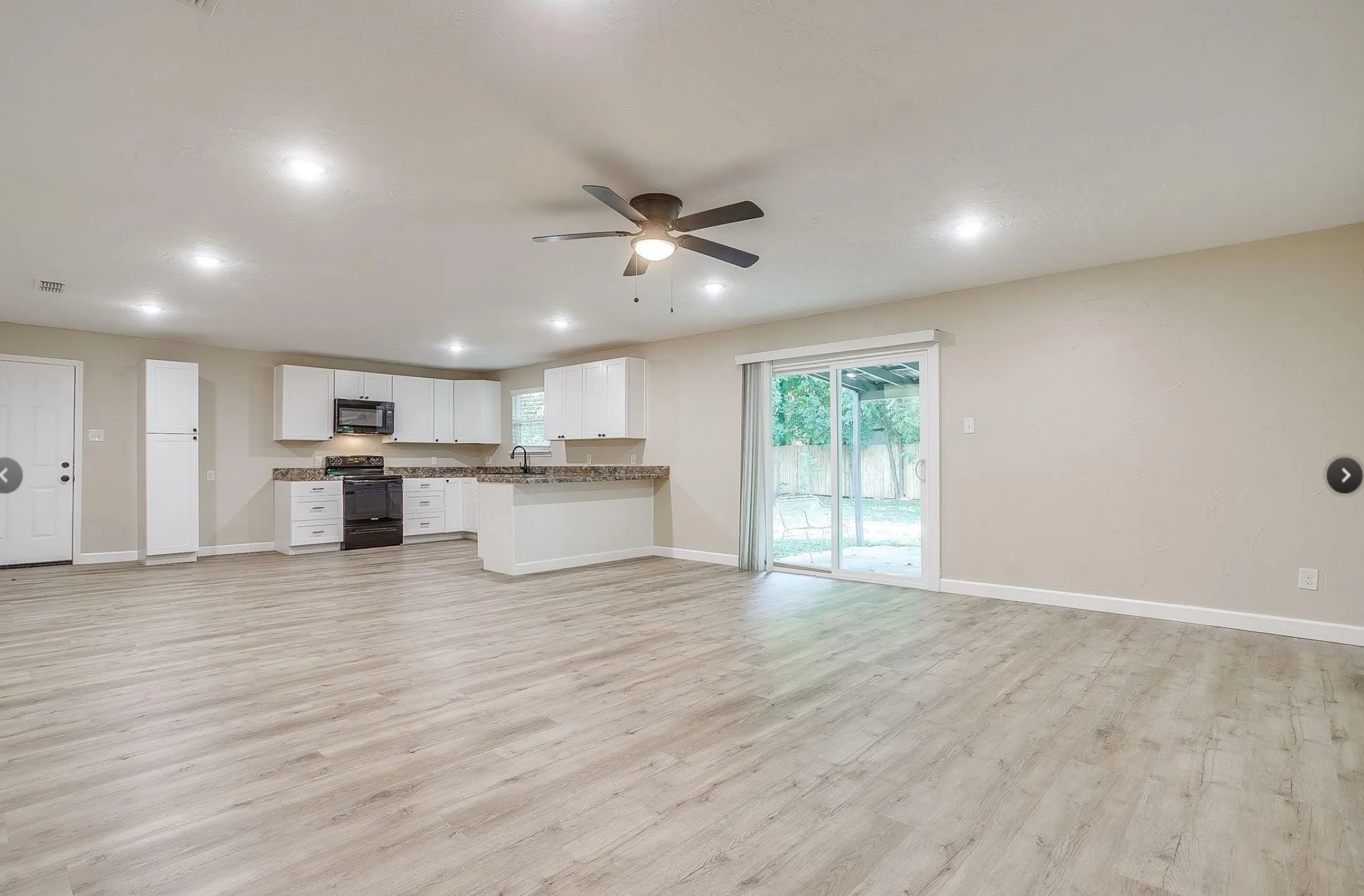 Single Family Residence For Sale in Tarrant County , 7412 Ewing Avenue, Fort Worth, Texas 76116, 3 Bedroom, 2 Bathroom, 1 Garage spaces, 1,413 Sqft, built in 1948, mls#21272596, Real Estate Agent in Fort Worth, Homes For Sale in Tarrant county, Homes For Sale in Fort Worth, Realtor in Fort Worth Texas, Real Estate Brokerage Independent Realty Texas, Luminita Cordes Realtor
