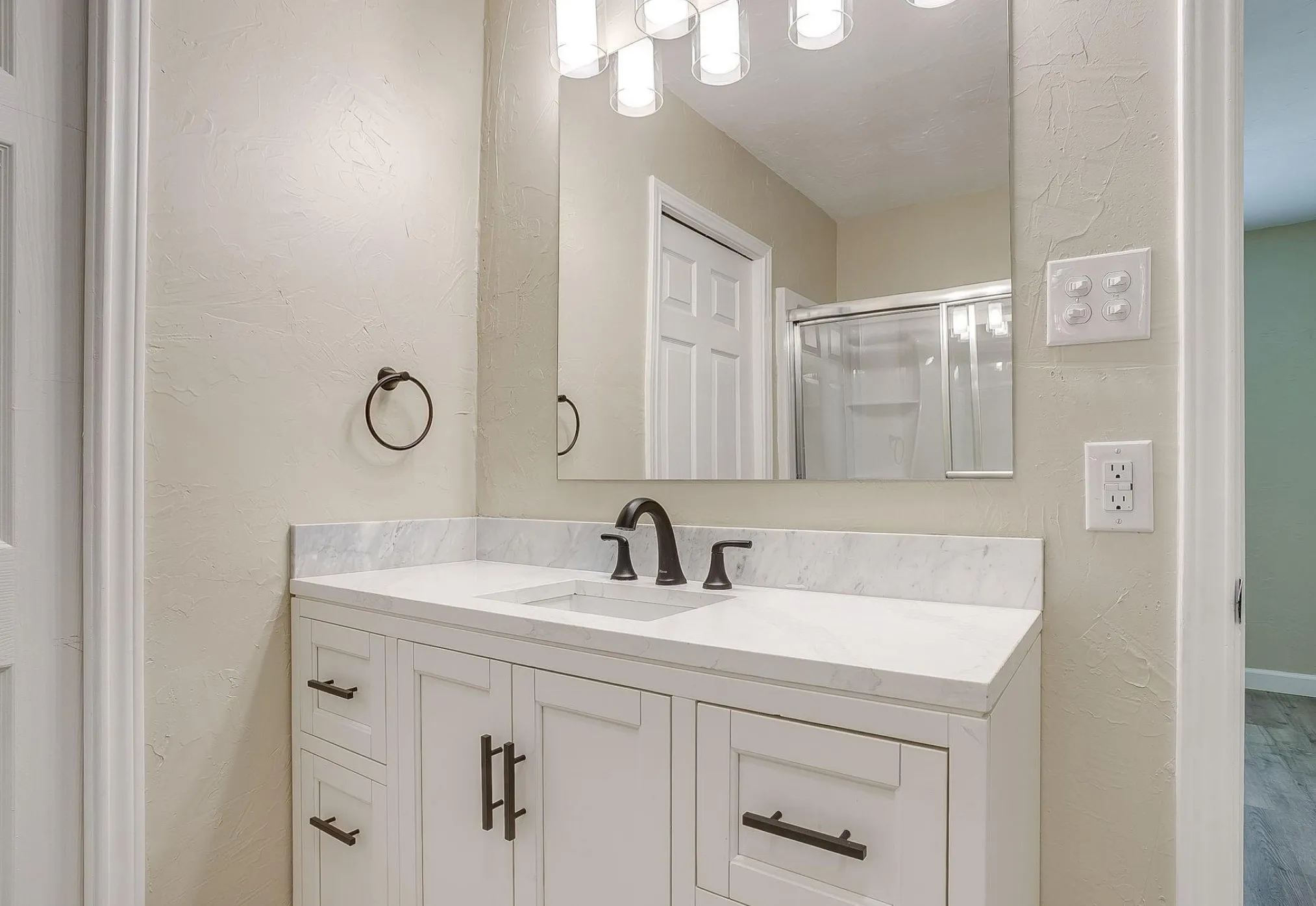 Single Family Residence For Sale in Tarrant County , 7412 Ewing Avenue, Fort Worth, Texas 76116, 3 Bedroom, 2 Bathroom, 1 Garage spaces, 1,413 Sqft, built in 1948, mls#21272596, Real Estate Agent in Fort Worth, Homes For Sale in Tarrant county, Homes For Sale in Fort Worth, Realtor in Fort Worth Texas, Real Estate Brokerage Independent Realty Texas, Luminita Cordes Realtor