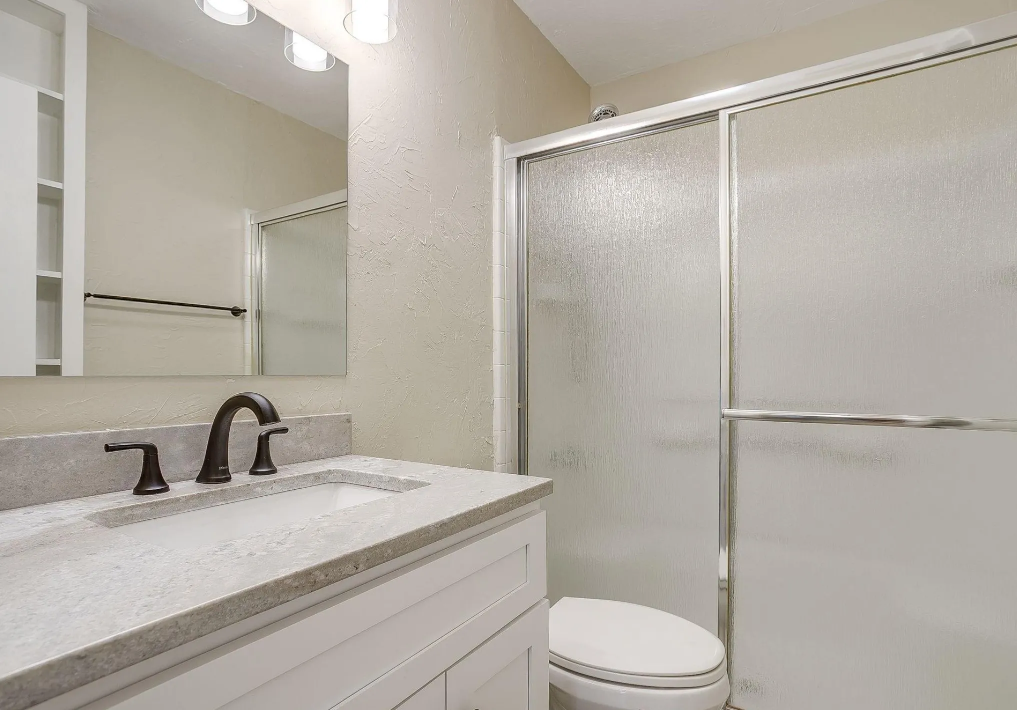 Single Family Residence For Sale in Tarrant County , 7412 Ewing Avenue, Fort Worth, Texas 76116, 3 Bedroom, 2 Bathroom, 1 Garage spaces, 1,413 Sqft, built in 1948, mls#21272596, Real Estate Agent in Fort Worth, Homes For Sale in Tarrant county, Homes For Sale in Fort Worth, Realtor in Fort Worth Texas, Real Estate Brokerage Independent Realty Texas, Luminita Cordes Realtor