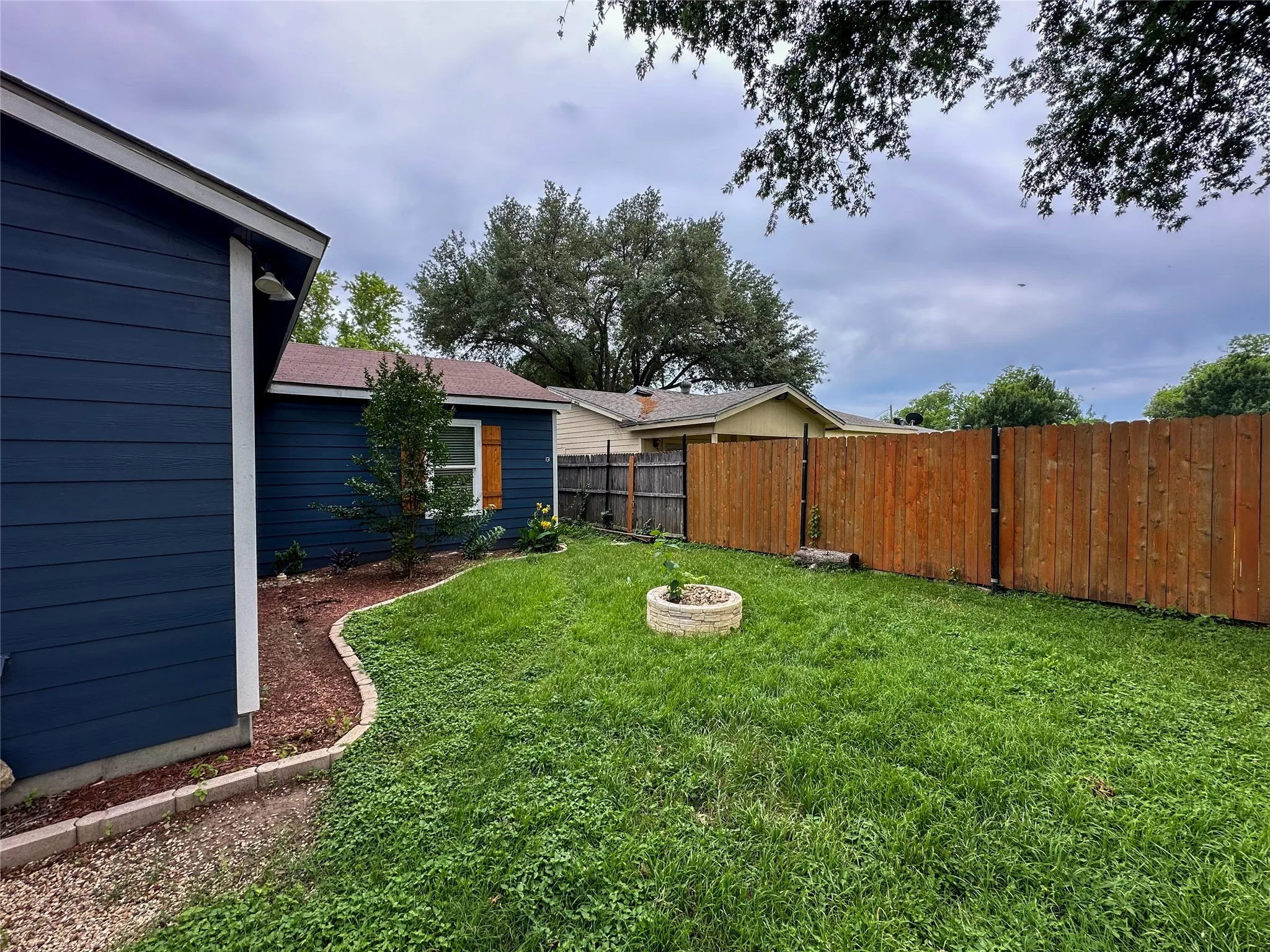 Single Family Residence For Sale in Johnson County , 606 Lilly Street, Cleburne, Texas 76033, 3 Bedroom, 2 Bathroom, Garage spaces, 1,400 Sqft, built in 1959, mls#21272574, Real Estate Agent in Cleburne, Homes For Sale in Johnson county, Homes For Sale in Cleburne, Realtor in Cleburne Texas, Real Estate Brokerage Independent Realty Texas, Luminita Cordes Realtor