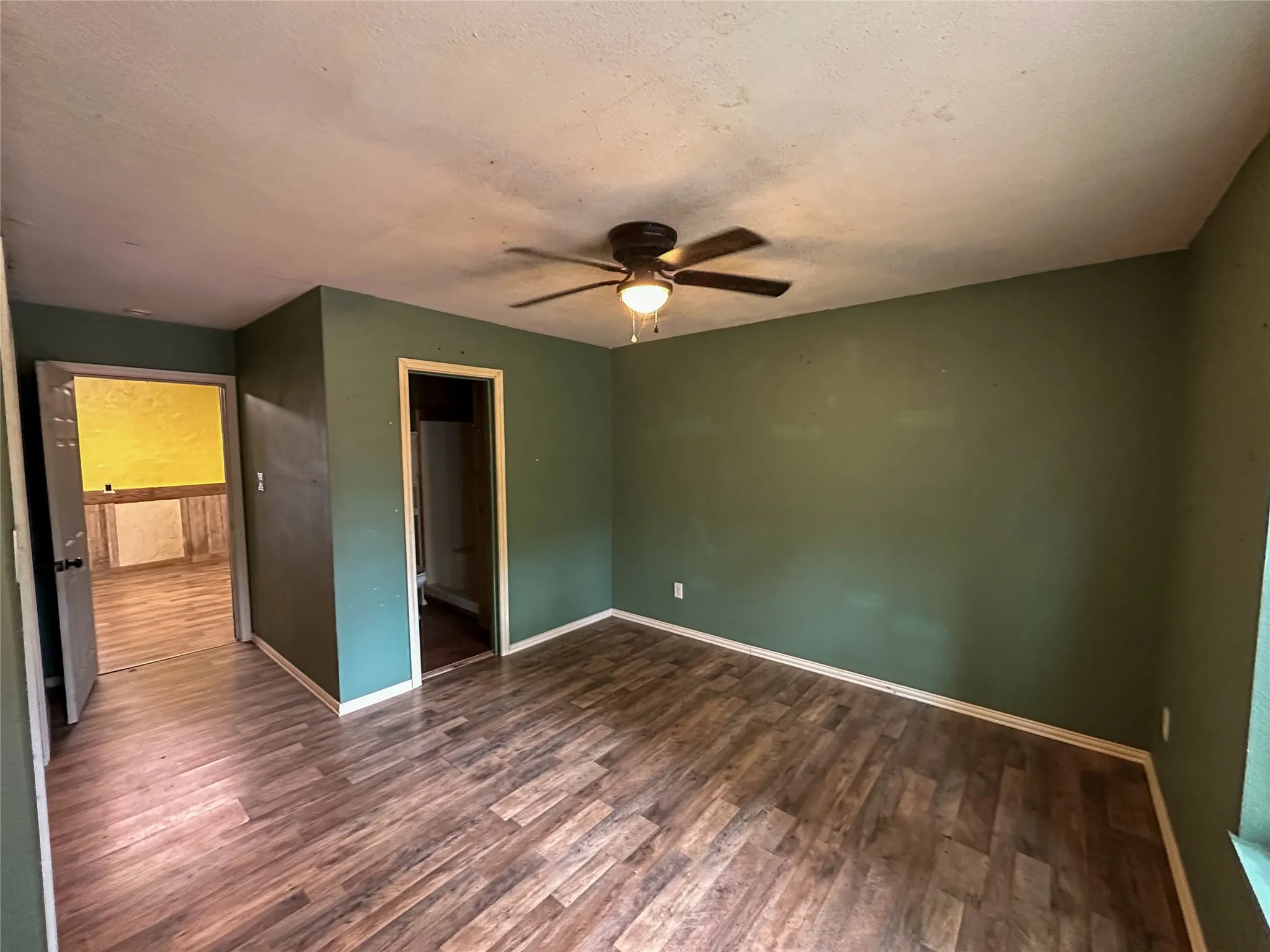 Single Family Residence For Sale in Johnson County , 606 Lilly Street, Cleburne, Texas 76033, 3 Bedroom, 2 Bathroom, Garage spaces, 1,400 Sqft, built in 1959, mls#21272574, Real Estate Agent in Cleburne, Homes For Sale in Johnson county, Homes For Sale in Cleburne, Realtor in Cleburne Texas, Real Estate Brokerage Independent Realty Texas, Luminita Cordes Realtor