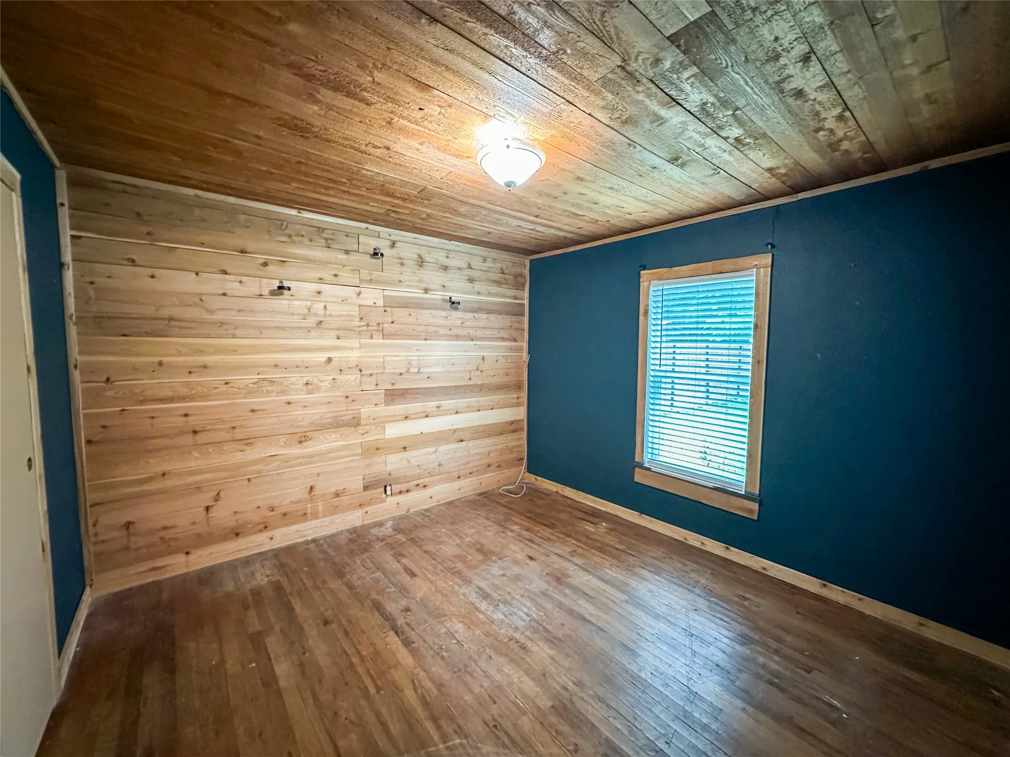 Single Family Residence For Sale in Johnson County , 606 Lilly Street, Cleburne, Texas 76033, 3 Bedroom, 2 Bathroom, Garage spaces, 1,400 Sqft, built in 1959, mls#21272574, Real Estate Agent in Cleburne, Homes For Sale in Johnson county, Homes For Sale in Cleburne, Realtor in Cleburne Texas, Real Estate Brokerage Independent Realty Texas, Luminita Cordes Realtor