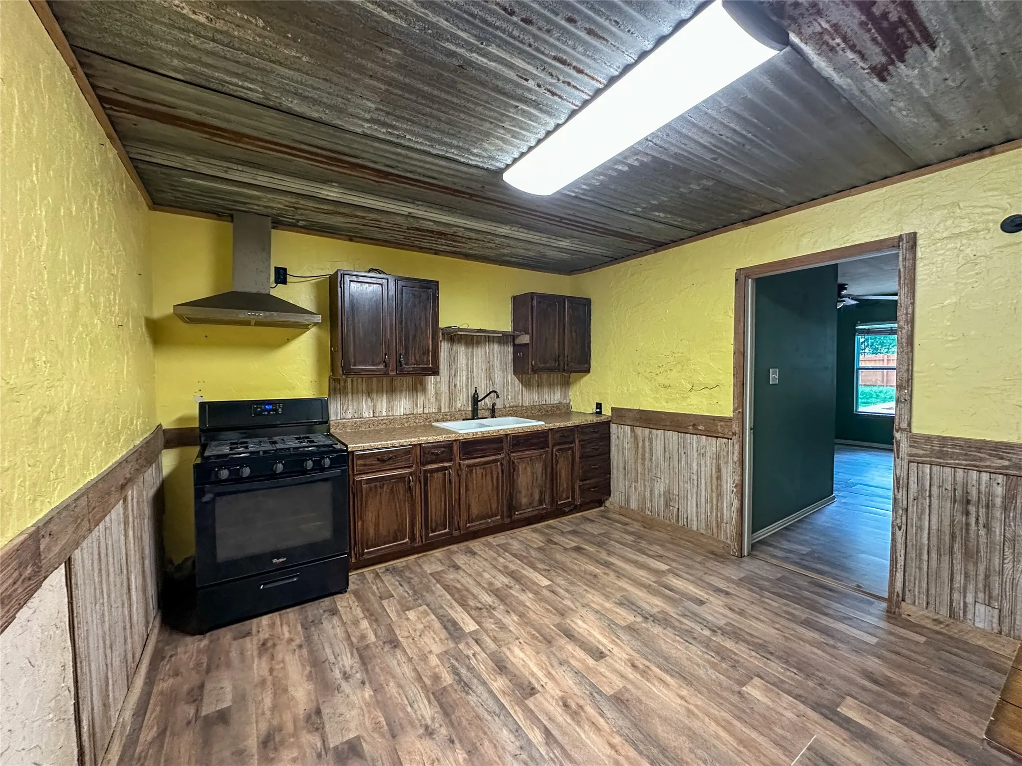 Single Family Residence For Sale in Johnson County , 606 Lilly Street, Cleburne, Texas 76033, 3 Bedroom, 2 Bathroom, Garage spaces, 1,400 Sqft, built in 1959, mls#21272574, Real Estate Agent in Cleburne, Homes For Sale in Johnson county, Homes For Sale in Cleburne, Realtor in Cleburne Texas, Real Estate Brokerage Independent Realty Texas, Luminita Cordes Realtor