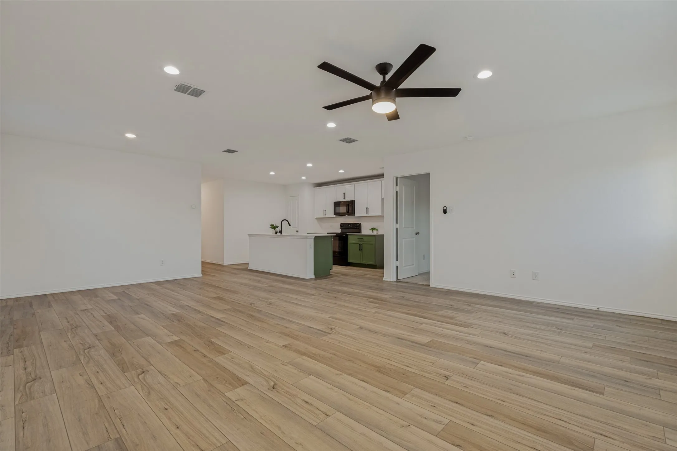 Single Family Residence For Sale in Collin County , 416 Carthage Drive, Princeton, Texas 75407, 4 Bedroom, 2 Bathroom, 2 Garage spaces, 1,675 Sqft, built in 2022, mls#21272595, Real Estate Agent in Princeton, Homes For Sale in Collin county, Homes For Sale in Princeton, Realtor in Princeton Texas, Real Estate Brokerage Independent Realty Texas, Luminita Cordes Realtor