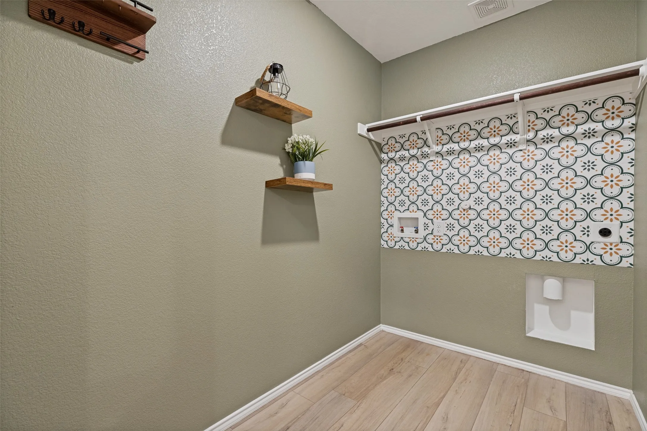 Single Family Residence For Sale in Collin County , 416 Carthage Drive, Princeton, Texas 75407, 4 Bedroom, 2 Bathroom, 2 Garage spaces, 1,675 Sqft, built in 2022, mls#21272595, Real Estate Agent in Princeton, Homes For Sale in Collin county, Homes For Sale in Princeton, Realtor in Princeton Texas, Real Estate Brokerage Independent Realty Texas, Luminita Cordes Realtor