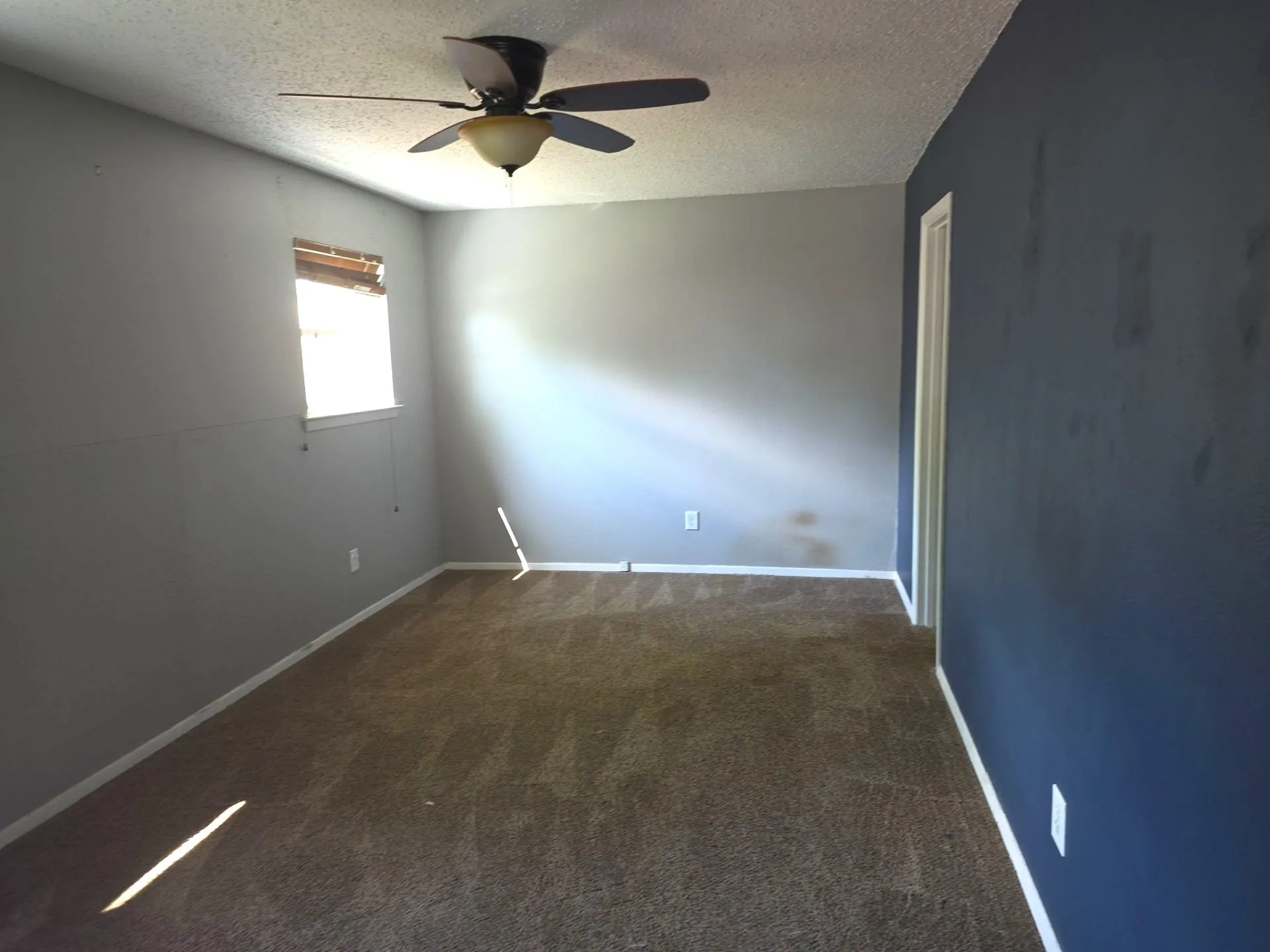 Single Family Residence For Sale in Palo Pinto County , 1900 26th Avenue, Mineral Wells, Texas 76067, 3 Bedroom, 2 Bathroom, 2 Garage spaces, 1,244 Sqft, built in 1971, Price $164,000, mls#21271399, Real Estate Agent in Mineral Wells, Homes For Sale in Palo Pinto county, Homes For Sale in Mineral Wells, Realtor in Mineral Wells Texas, Real Estate Brokerage Independent Realty Texas, Luminita Cordes Realtor