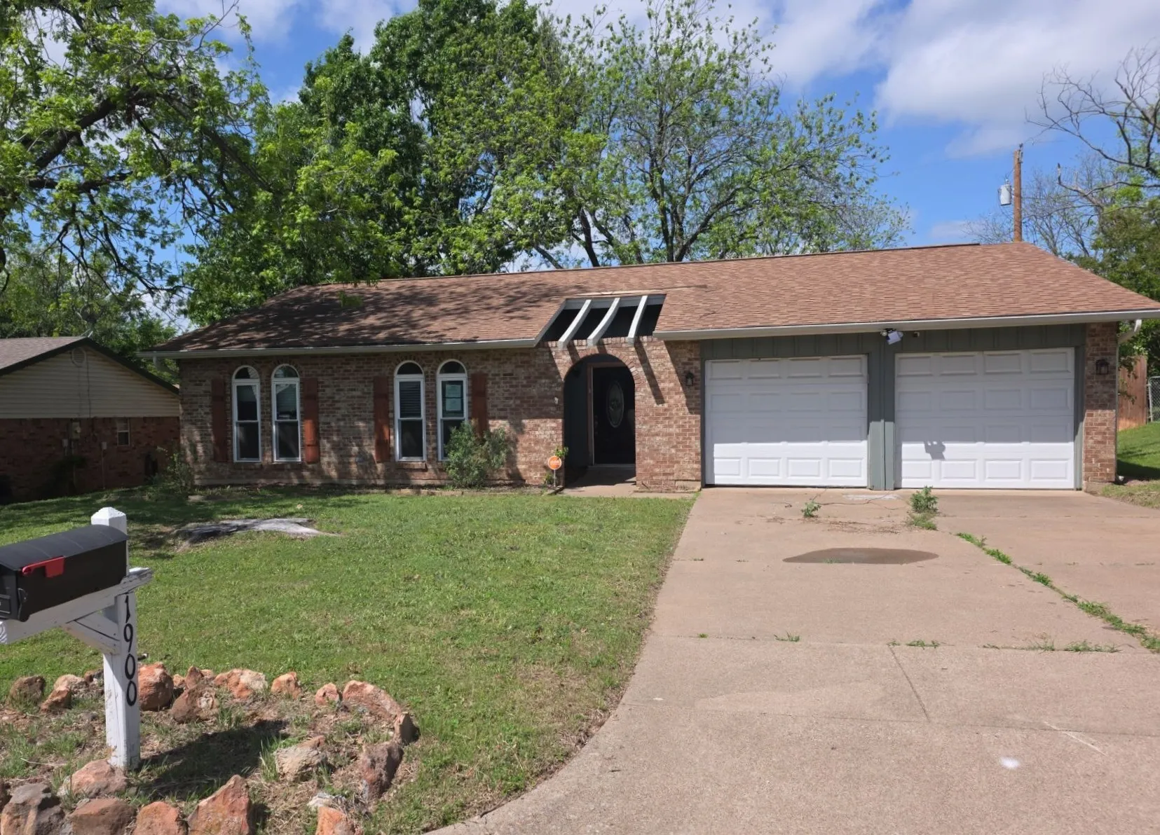 Single Family Residence For Sale in Palo Pinto County , 1900 26th Avenue, Mineral Wells, Texas 76067, 3 Bedroom, 2 Bathroom, 2 Garage spaces, 1,244 Sqft, built in 1971, Price $164,000, mls#21271399, Real Estate Agent in Mineral Wells, Homes For Sale in Palo Pinto county, Homes For Sale in Mineral Wells, Realtor in Mineral Wells Texas, Real Estate Brokerage Independent Realty Texas, Luminita Cordes Realtor