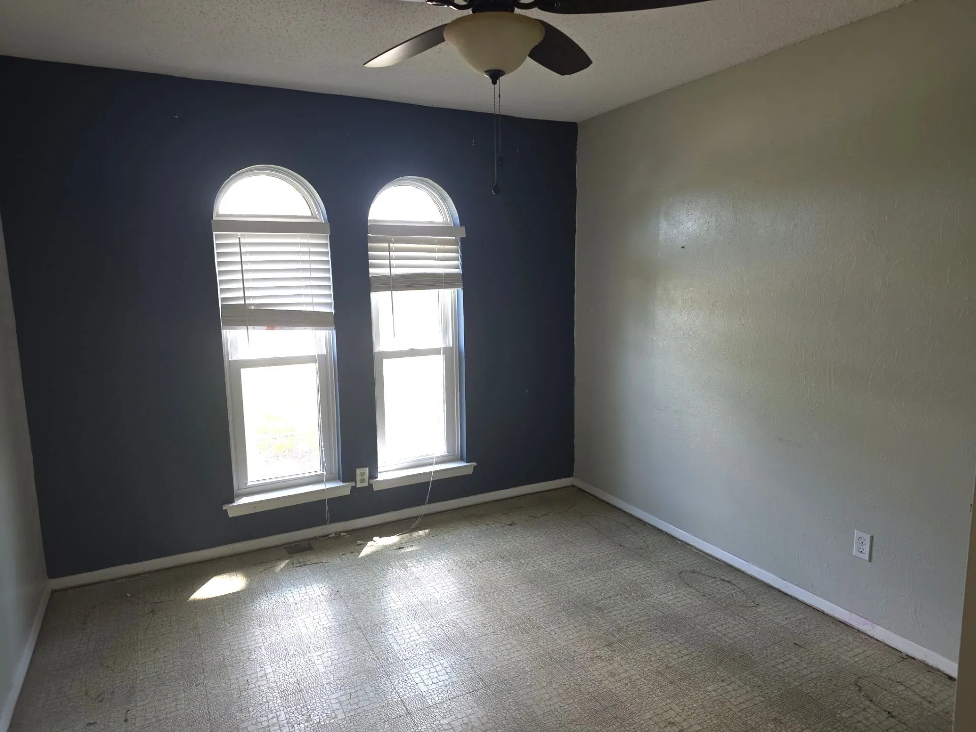 Single Family Residence For Sale in Palo Pinto County , 1900 26th Avenue, Mineral Wells, Texas 76067, 3 Bedroom, 2 Bathroom, 2 Garage spaces, 1,244 Sqft, built in 1971, Price $164,000, mls#21271399, Real Estate Agent in Mineral Wells, Homes For Sale in Palo Pinto county, Homes For Sale in Mineral Wells, Realtor in Mineral Wells Texas, Real Estate Brokerage Independent Realty Texas, Luminita Cordes Realtor