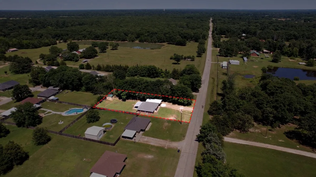Single Family Residence For Sale in Lamar County , 1974 County Road 33900, Powderly, Texas 75473, 3 Bedroom, 2 Bathroom, 1 Garage spaces, 1,486 Sqft, built in 2009, mls#21271571, Real Estate Agent in Powderly, Homes For Sale in Lamar county, Homes For Sale in Powderly, Realtor in Powderly Texas, Real Estate Brokerage Independent Realty Texas, Luminita Cordes Realtor