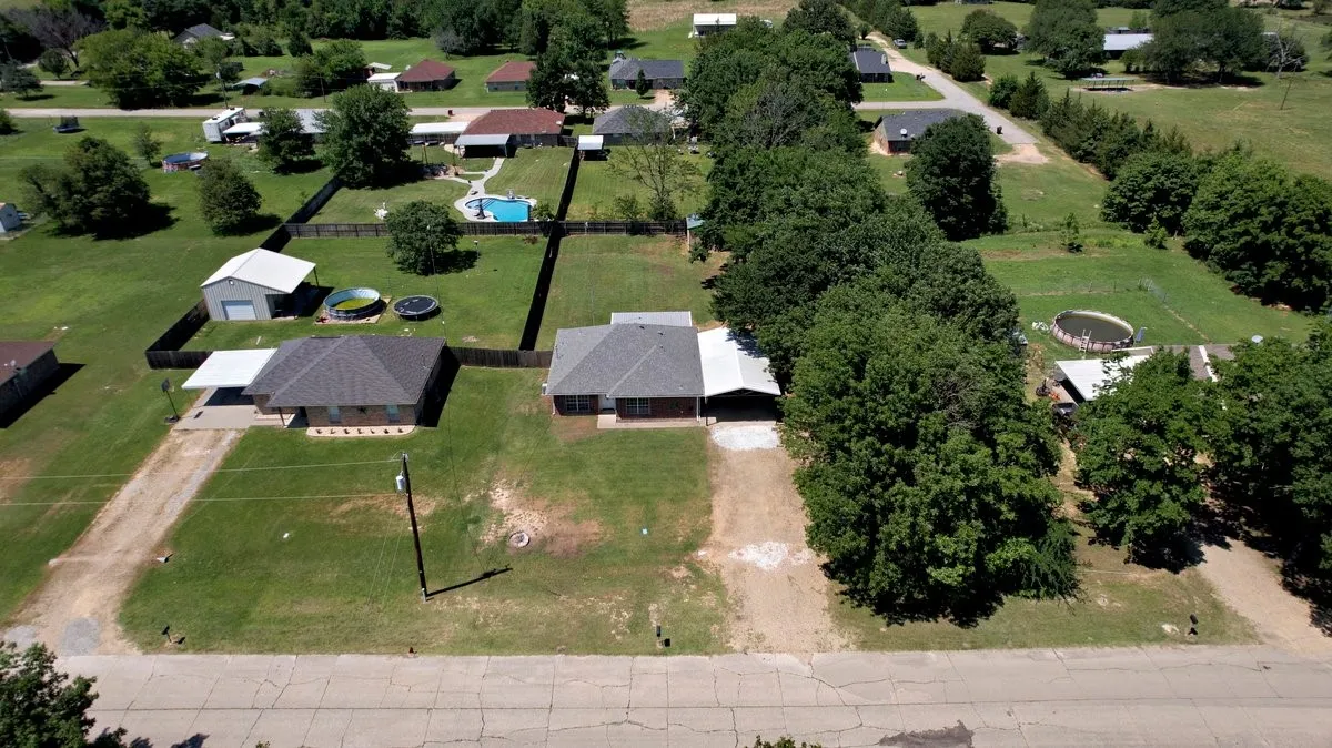Single Family Residence For Sale in Lamar County , 1974 County Road 33900, Powderly, Texas 75473, 3 Bedroom, 2 Bathroom, 1 Garage spaces, 1,486 Sqft, built in 2009, mls#21271571, Real Estate Agent in Powderly, Homes For Sale in Lamar county, Homes For Sale in Powderly, Realtor in Powderly Texas, Real Estate Brokerage Independent Realty Texas, Luminita Cordes Realtor