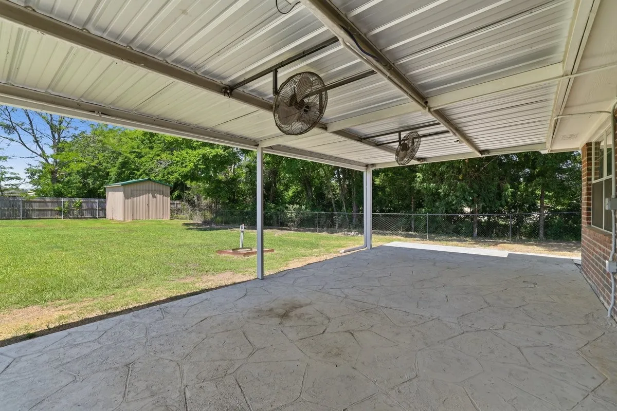 Single Family Residence For Sale in Lamar County , 1974 County Road 33900, Powderly, Texas 75473, 3 Bedroom, 2 Bathroom, 1 Garage spaces, 1,486 Sqft, built in 2009, mls#21271571, Real Estate Agent in Powderly, Homes For Sale in Lamar county, Homes For Sale in Powderly, Realtor in Powderly Texas, Real Estate Brokerage Independent Realty Texas, Luminita Cordes Realtor