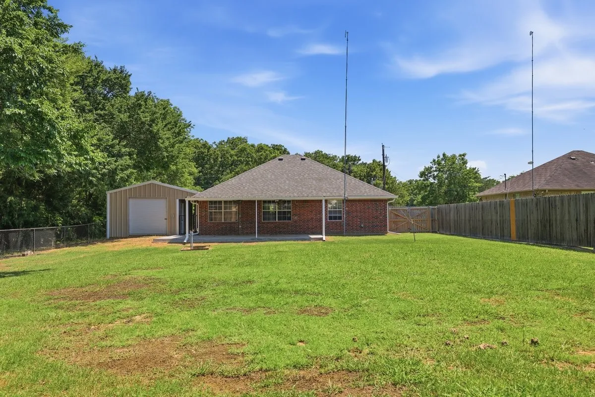 Single Family Residence For Sale in Lamar County , 1974 County Road 33900, Powderly, Texas 75473, 3 Bedroom, 2 Bathroom, 1 Garage spaces, 1,486 Sqft, built in 2009, mls#21271571, Real Estate Agent in Powderly, Homes For Sale in Lamar county, Homes For Sale in Powderly, Realtor in Powderly Texas, Real Estate Brokerage Independent Realty Texas, Luminita Cordes Realtor