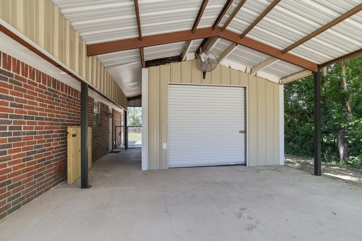 Single Family Residence For Sale in Lamar County , 1974 County Road 33900, Powderly, Texas 75473, 3 Bedroom, 2 Bathroom, 1 Garage spaces, 1,486 Sqft, built in 2009, mls#21271571, Real Estate Agent in Powderly, Homes For Sale in Lamar county, Homes For Sale in Powderly, Realtor in Powderly Texas, Real Estate Brokerage Independent Realty Texas, Luminita Cordes Realtor