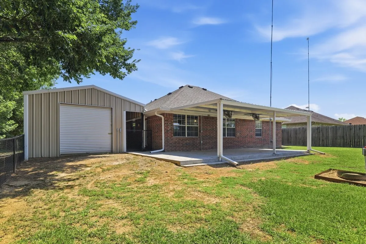 Single Family Residence For Sale in Lamar County , 1974 County Road 33900, Powderly, Texas 75473, 3 Bedroom, 2 Bathroom, 1 Garage spaces, 1,486 Sqft, built in 2009, mls#21271571, Real Estate Agent in Powderly, Homes For Sale in Lamar county, Homes For Sale in Powderly, Realtor in Powderly Texas, Real Estate Brokerage Independent Realty Texas, Luminita Cordes Realtor