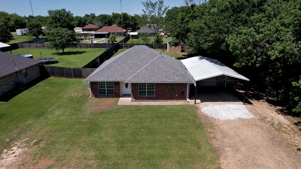Single Family Residence For Sale in Lamar County , 1974 County Road 33900, Powderly, Texas 75473, 3 Bedroom, 2 Bathroom, 1 Garage spaces, 1,486 Sqft, built in 2009, mls#21271571, Real Estate Agent in Powderly, Homes For Sale in Lamar county, Homes For Sale in Powderly, Realtor in Powderly Texas, Real Estate Brokerage Independent Realty Texas, Luminita Cordes Realtor