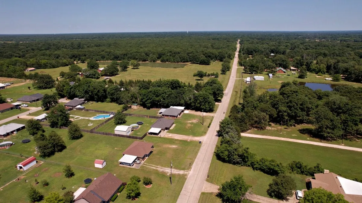 Single Family Residence For Sale in Lamar County , 1974 County Road 33900, Powderly, Texas 75473, 3 Bedroom, 2 Bathroom, 1 Garage spaces, 1,486 Sqft, built in 2009, mls#21271571, Real Estate Agent in Powderly, Homes For Sale in Lamar county, Homes For Sale in Powderly, Realtor in Powderly Texas, Real Estate Brokerage Independent Realty Texas, Luminita Cordes Realtor