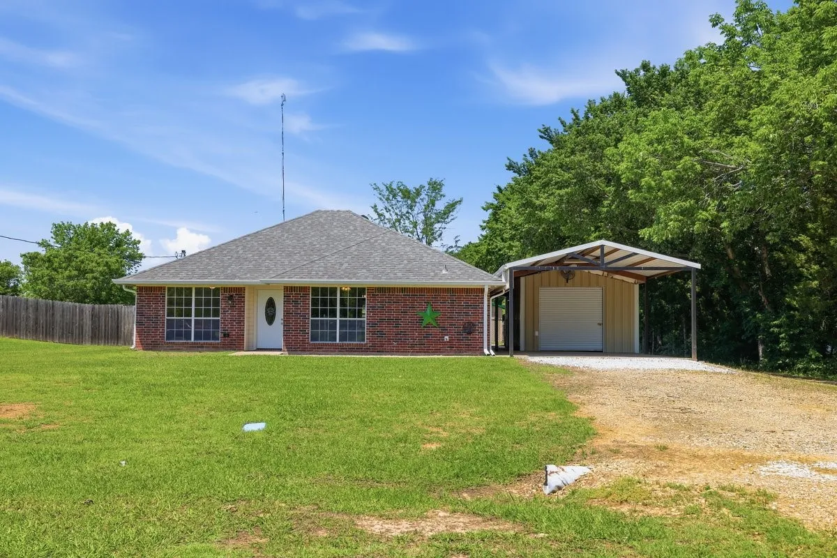 Single Family Residence For Sale in Lamar County , 1974 County Road 33900, Powderly, Texas 75473, 3 Bedroom, 2 Bathroom, 1 Garage spaces, 1,486 Sqft, built in 2009, mls#21271571, Real Estate Agent in Powderly, Homes For Sale in Lamar county, Homes For Sale in Powderly, Realtor in Powderly Texas, Real Estate Brokerage Independent Realty Texas, Luminita Cordes Realtor
