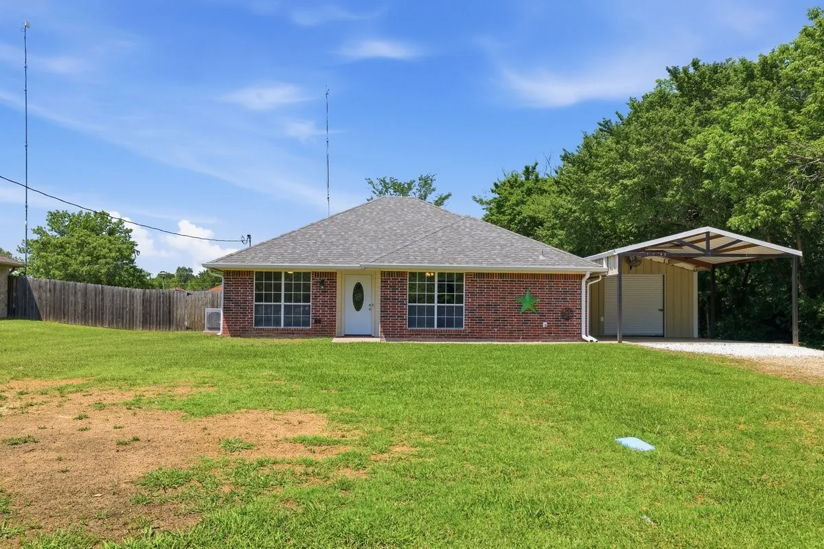 Single Family Residence For Sale in Lamar County , 1974 County Road 33900, Powderly, Texas 75473, 3 Bedroom, 2 Bathroom, 1 Garage spaces, 1,486 Sqft, built in 2009, mls#21271571, Real Estate Agent in Powderly, Homes For Sale in Lamar county, Homes For Sale in Powderly, Realtor in Powderly Texas, Real Estate Brokerage Independent Realty Texas, Luminita Cordes Realtor
