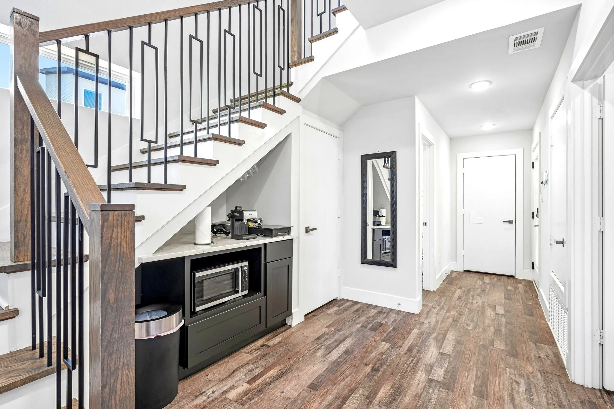 Single Family Residence For Sale in Dallas County , 521 Faulk Street, Dallas, Texas 75203, 3 Bedroom, 4 Bathroom, Garage spaces, 1,876 Sqft, built in 2023, mls#21269918, Real Estate Agent in Dallas, Homes For Sale in Dallas county, Homes For Sale in Dallas, Realtor in Dallas Texas, Real Estate Brokerage Independent Realty Texas, Luminita Cordes Realtor