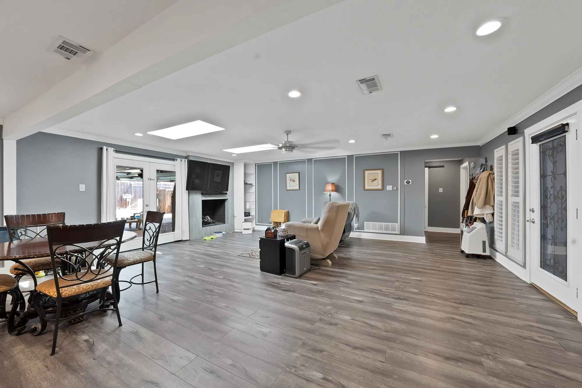 Single Family Residence For Sale in Dallas County , 4605 Bayberry Lane, Garland, Texas 75043, 3 Bedrooms, 2 Bathrooms, 2 Garage spaces, 1,633 Sqft, built in 1977, Price $308,000, mls#21272575, Real Estate Agent in Garland, Homes For Sale in Dallas county, Homes For Sale in Garland, Realtor in Garland Texas, Real Estate Brokerage Independent Realty Texas, Luminita Cordes Realtor