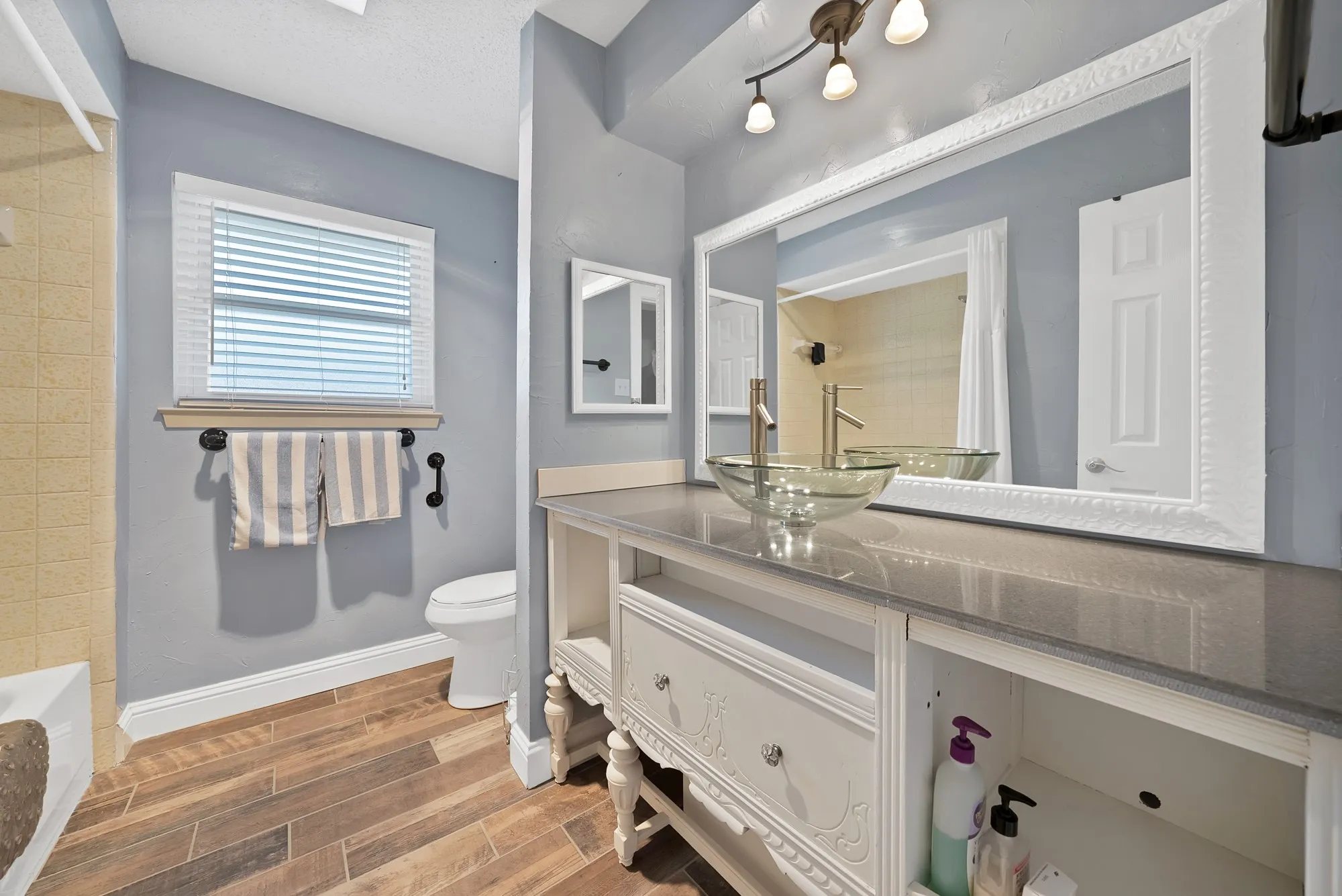 Single Family Residence For Sale in Dallas County , 4605 Bayberry Lane, Garland, Texas 75043, 3 Bedrooms, 2 Bathrooms, 2 Garage spaces, 1,633 Sqft, built in 1977, Price $308,000, mls#21272575, Real Estate Agent in Garland, Homes For Sale in Dallas county, Homes For Sale in Garland, Realtor in Garland Texas, Real Estate Brokerage Independent Realty Texas, Luminita Cordes Realtor