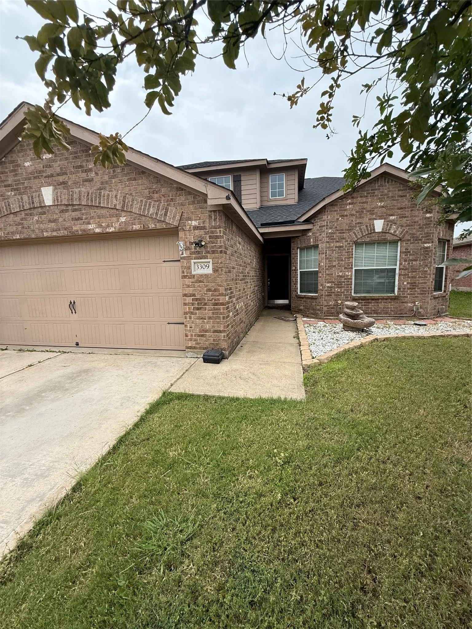 Single Family Residence For Sale in Hunt County , 3309 Overstreet Lane, Royse City, Texas 75189, 4 Bedrooms, 3 Bathrooms, 2 Garage spaces, 2,127 Sqft, built in 2012, Price $295,000, mls#21272633, Real Estate Agent in Royse City, Homes For Sale in Hunt county, Homes For Sale in Royse City, Realtor in Royse City Texas, Real Estate Brokerage Independent Realty Texas, Luminita Cordes Realtor