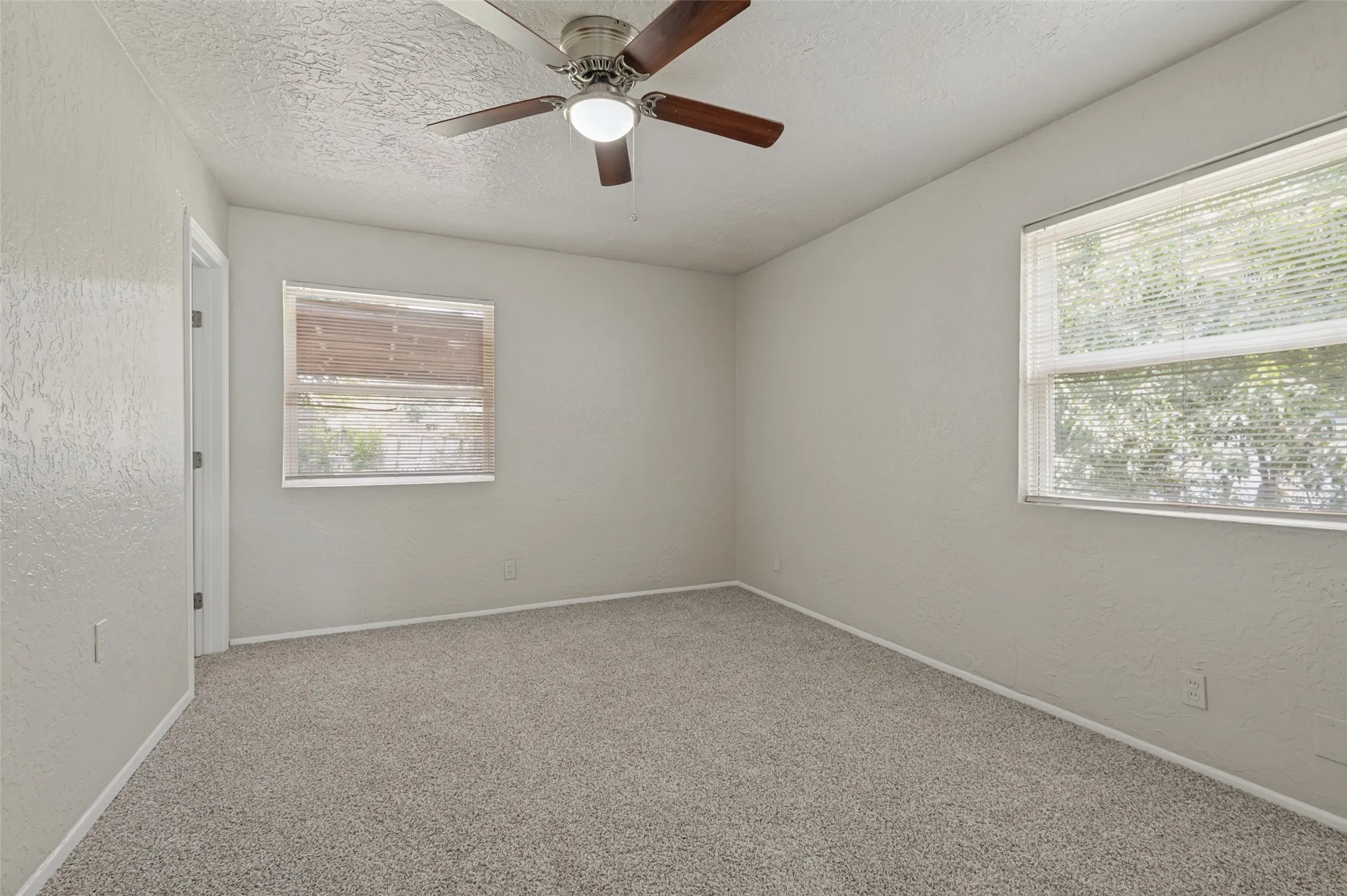 Single Family Residence For Sale in Dallas County , 3221 Ridgeview Circle, Irving, Texas 75062, 3 Bedroom, 2 Bathroom, Garage spaces, 1,908 Sqft, built in 1961, mls#21272635, Real Estate Agent in Irving, Homes For Sale in Dallas county, Homes For Sale in Irving, Realtor in Irving Texas, Real Estate Brokerage Independent Realty Texas, Luminita Cordes Realtor