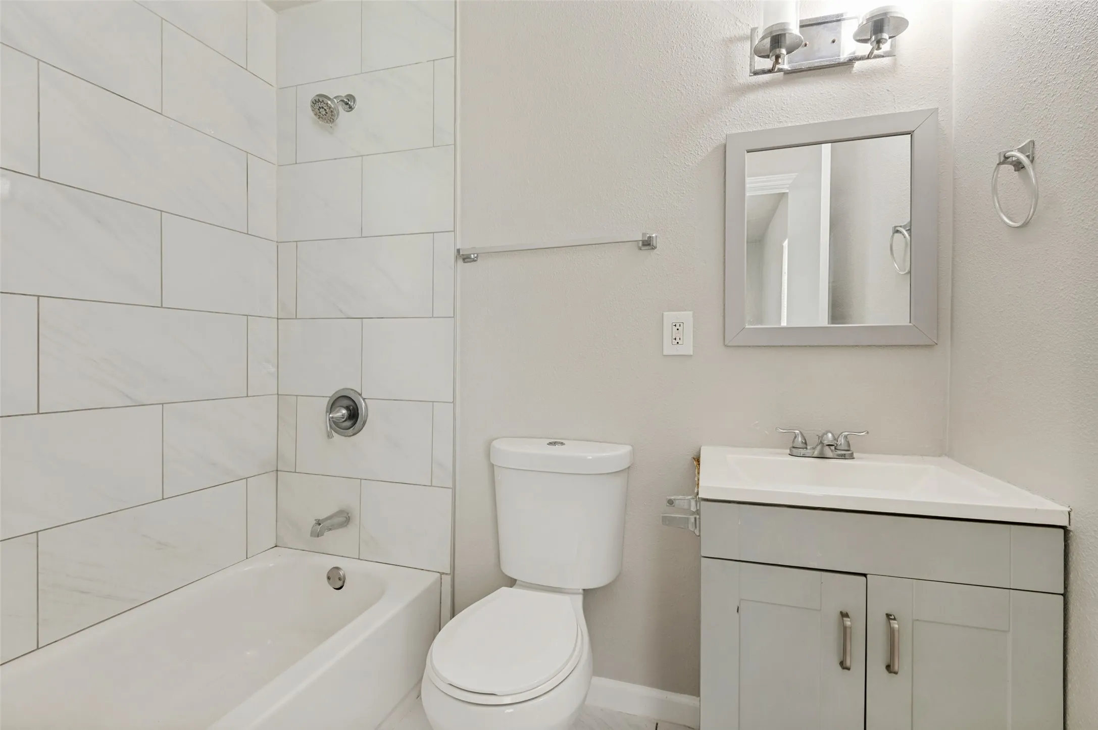 Single Family Residence For Sale in Dallas County , 3221 Ridgeview Circle, Irving, Texas 75062, 3 Bedroom, 2 Bathroom, Garage spaces, 1,908 Sqft, built in 1961, mls#21272635, Real Estate Agent in Irving, Homes For Sale in Dallas county, Homes For Sale in Irving, Realtor in Irving Texas, Real Estate Brokerage Independent Realty Texas, Luminita Cordes Realtor
