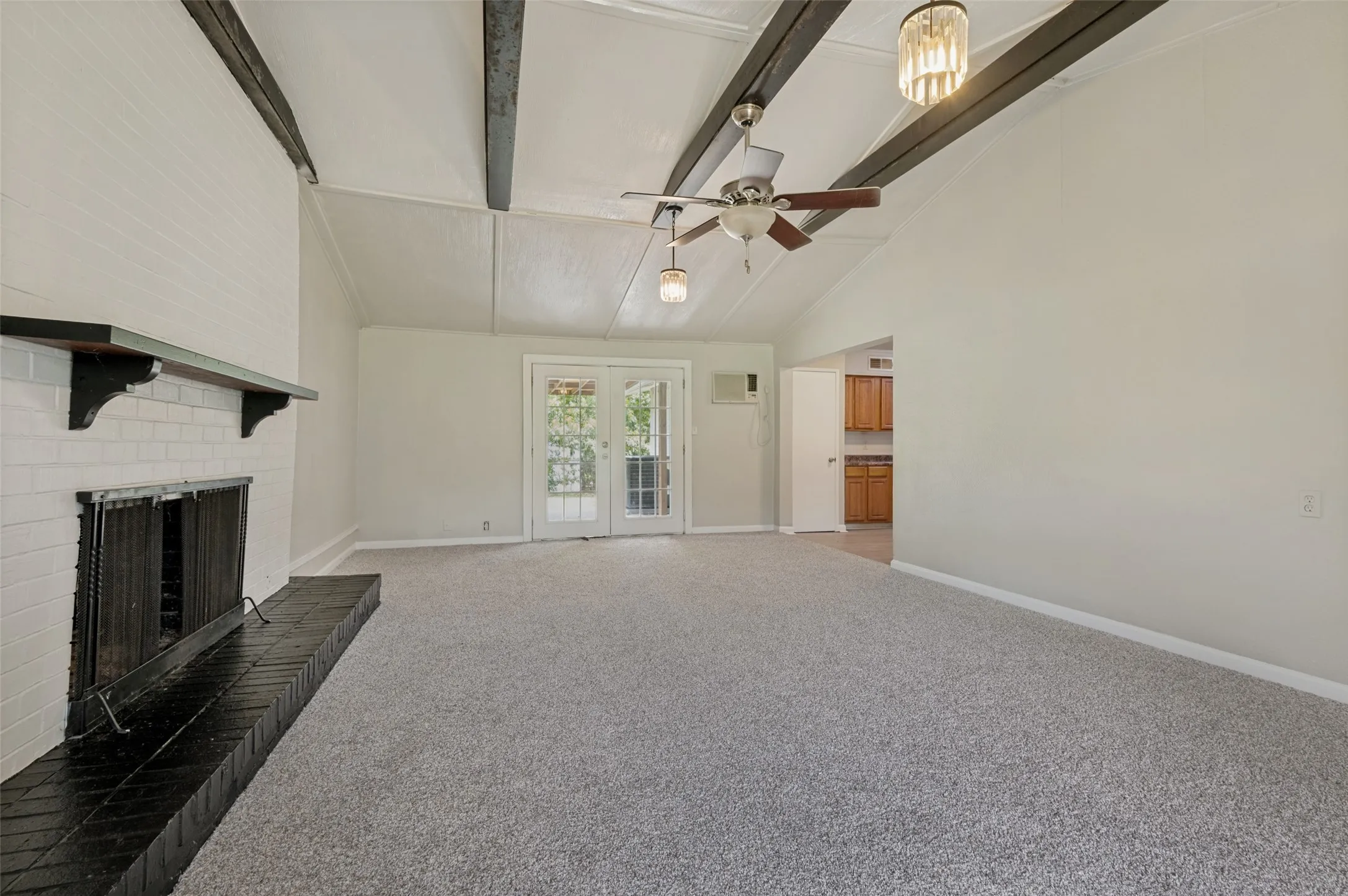 Single Family Residence For Sale in Dallas County , 3221 Ridgeview Circle, Irving, Texas 75062, 3 Bedroom, 2 Bathroom, Garage spaces, 1,908 Sqft, built in 1961, mls#21272635, Real Estate Agent in Irving, Homes For Sale in Dallas county, Homes For Sale in Irving, Realtor in Irving Texas, Real Estate Brokerage Independent Realty Texas, Luminita Cordes Realtor