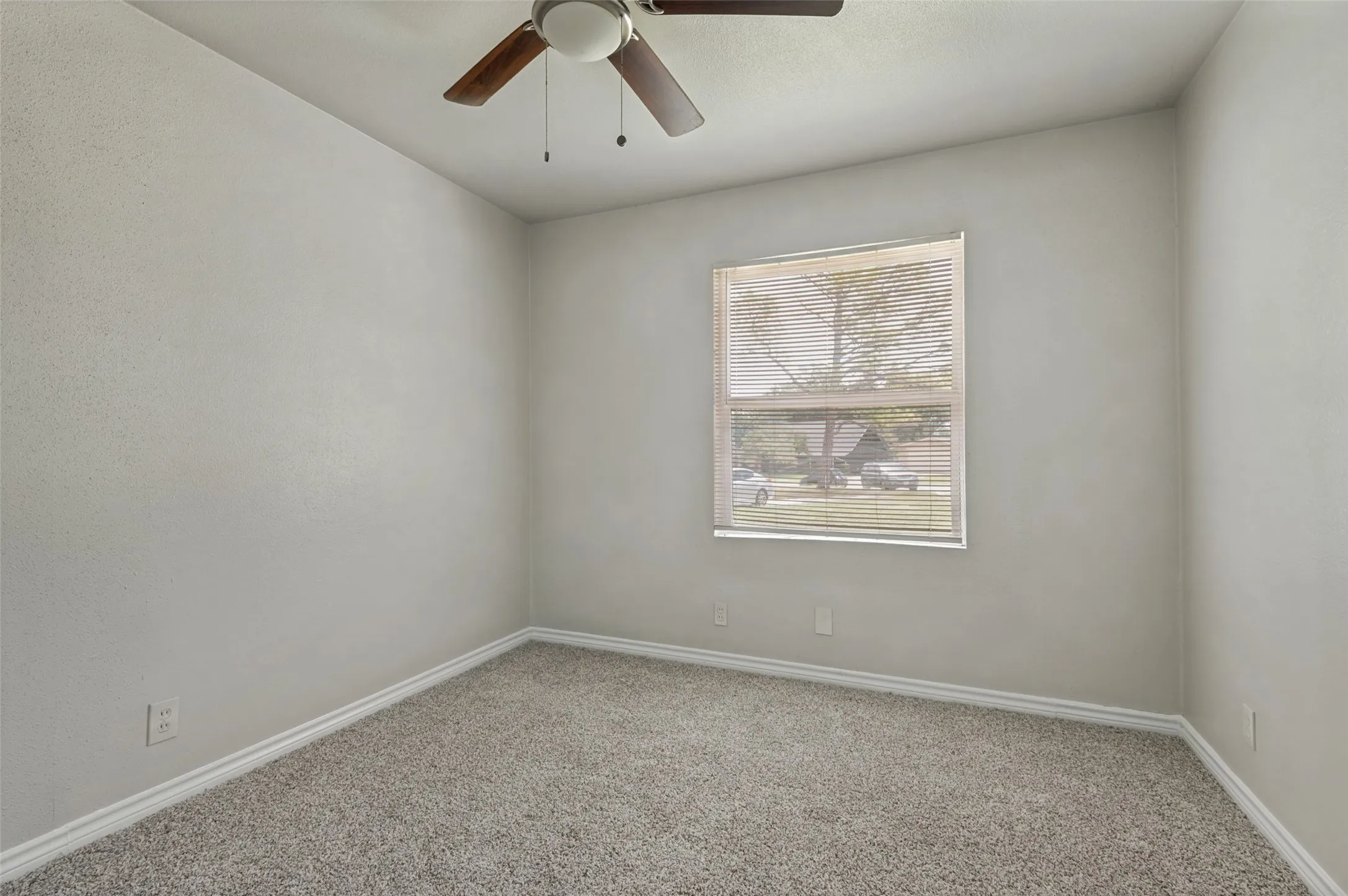 Single Family Residence For Sale in Dallas County , 3221 Ridgeview Circle, Irving, Texas 75062, 3 Bedroom, 2 Bathroom, Garage spaces, 1,908 Sqft, built in 1961, mls#21272635, Real Estate Agent in Irving, Homes For Sale in Dallas county, Homes For Sale in Irving, Realtor in Irving Texas, Real Estate Brokerage Independent Realty Texas, Luminita Cordes Realtor