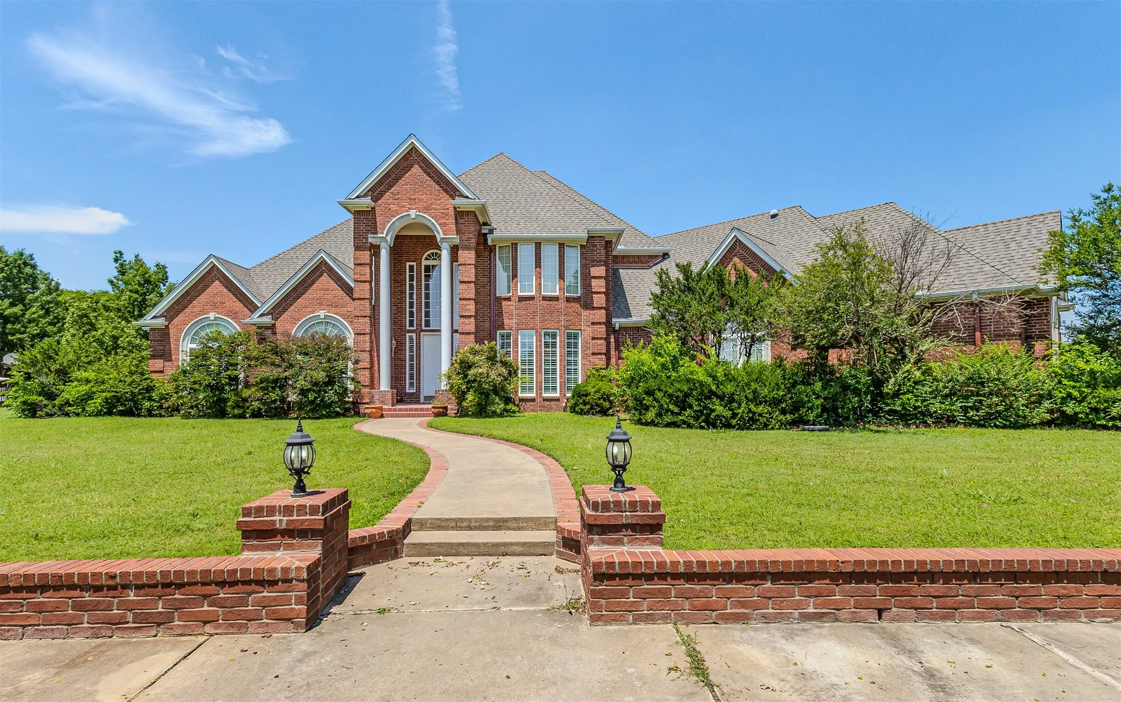 Single Family Residence For Sale in Cooke County , 3107 Harris Street, Gainesville, Texas 76240, 5 Bedrooms, 5 Bathrooms, 5 Garage spaces, 4,812 Sqft, built in 1998, Price $998,000, mls#21272460, Real Estate Agent in Gainesville, Homes For Sale in Cooke county, Homes For Sale in Gainesville, Realtor in Gainesville Texas, Real Estate Brokerage Independent Realty Texas, Luminita Cordes Realtor