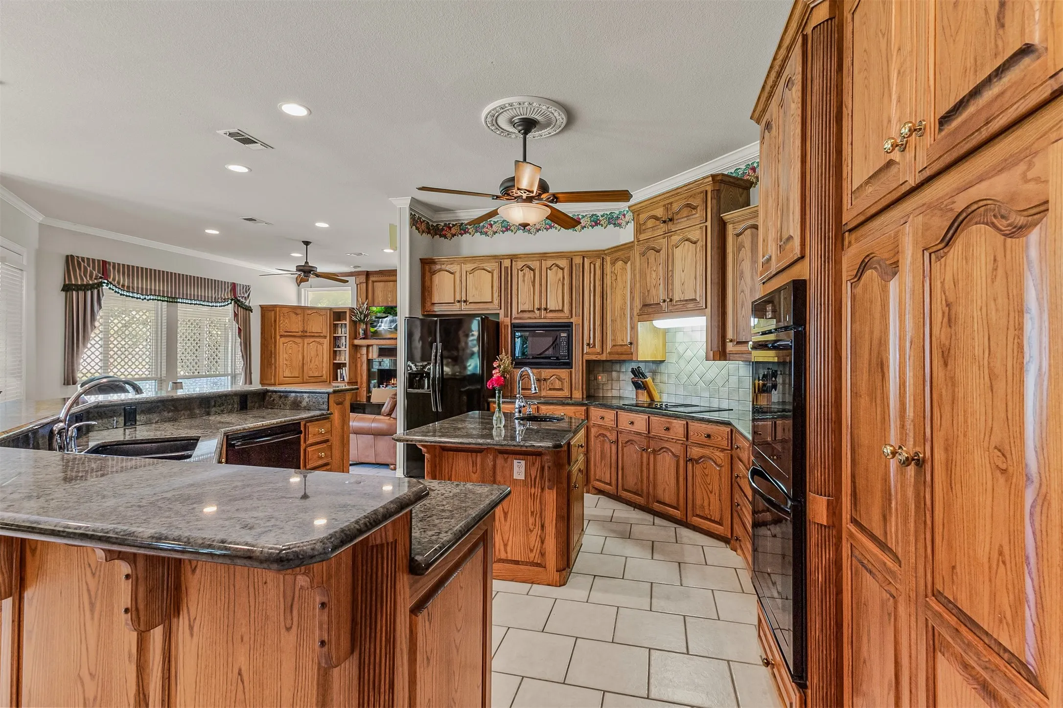 Single Family Residence For Sale in Cooke County , 3107 Harris Street, Gainesville, Texas 76240, 5 Bedrooms, 5 Bathrooms, 5 Garage spaces, 4,812 Sqft, built in 1998, Price $998,000, mls#21272460, Real Estate Agent in Gainesville, Homes For Sale in Cooke county, Homes For Sale in Gainesville, Realtor in Gainesville Texas, Real Estate Brokerage Independent Realty Texas, Luminita Cordes Realtor