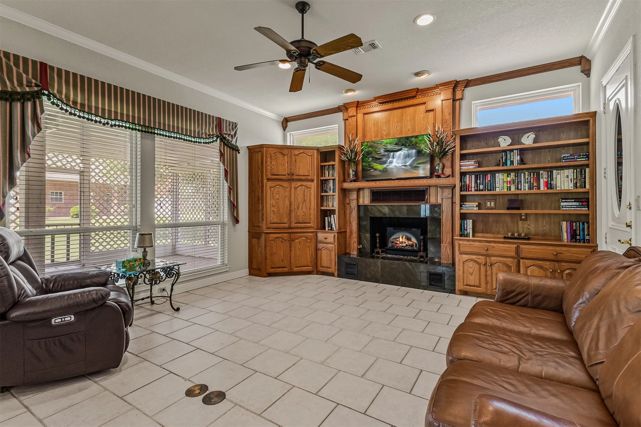 Single Family Residence For Sale in Cooke County , 3107 Harris Street, Gainesville, Texas 76240, 5 Bedrooms, 5 Bathrooms, 5 Garage spaces, 4,812 Sqft, built in 1998, Price $998,000, mls#21272460, Real Estate Agent in Gainesville, Homes For Sale in Cooke county, Homes For Sale in Gainesville, Realtor in Gainesville Texas, Real Estate Brokerage Independent Realty Texas, Luminita Cordes Realtor