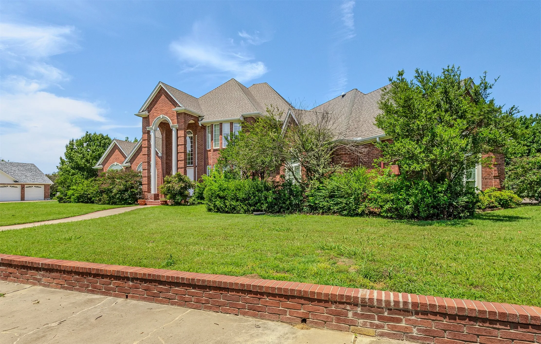 Single Family Residence For Sale in Cooke County , 3107 Harris Street, Gainesville, Texas 76240, 5 Bedrooms, 5 Bathrooms, 5 Garage spaces, 4,812 Sqft, built in 1998, Price $998,000, mls#21272460, Real Estate Agent in Gainesville, Homes For Sale in Cooke county, Homes For Sale in Gainesville, Realtor in Gainesville Texas, Real Estate Brokerage Independent Realty Texas, Luminita Cordes Realtor