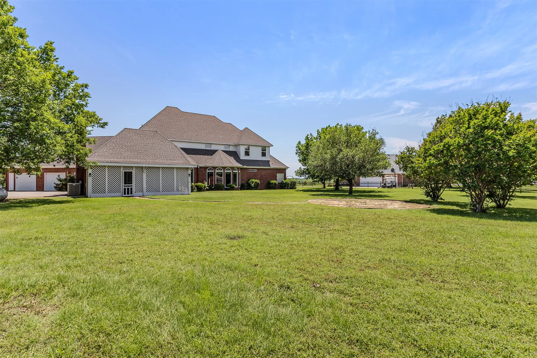 Single Family Residence For Sale in Cooke County , 3107 Harris Street, Gainesville, Texas 76240, 5 Bedrooms, 5 Bathrooms, 5 Garage spaces, 4,812 Sqft, built in 1998, Price $998,000, mls#21272460, Real Estate Agent in Gainesville, Homes For Sale in Cooke county, Homes For Sale in Gainesville, Realtor in Gainesville Texas, Real Estate Brokerage Independent Realty Texas, Luminita Cordes Realtor