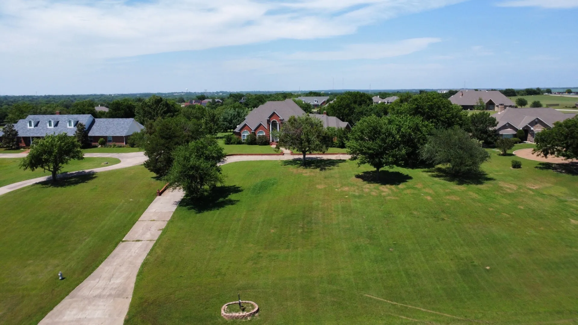 Single Family Residence For Sale in Cooke County , 3107 Harris Street, Gainesville, Texas 76240, 5 Bedrooms, 5 Bathrooms, 5 Garage spaces, 4,812 Sqft, built in 1998, Price $998,000, mls#21272460, Real Estate Agent in Gainesville, Homes For Sale in Cooke county, Homes For Sale in Gainesville, Realtor in Gainesville Texas, Real Estate Brokerage Independent Realty Texas, Luminita Cordes Realtor
